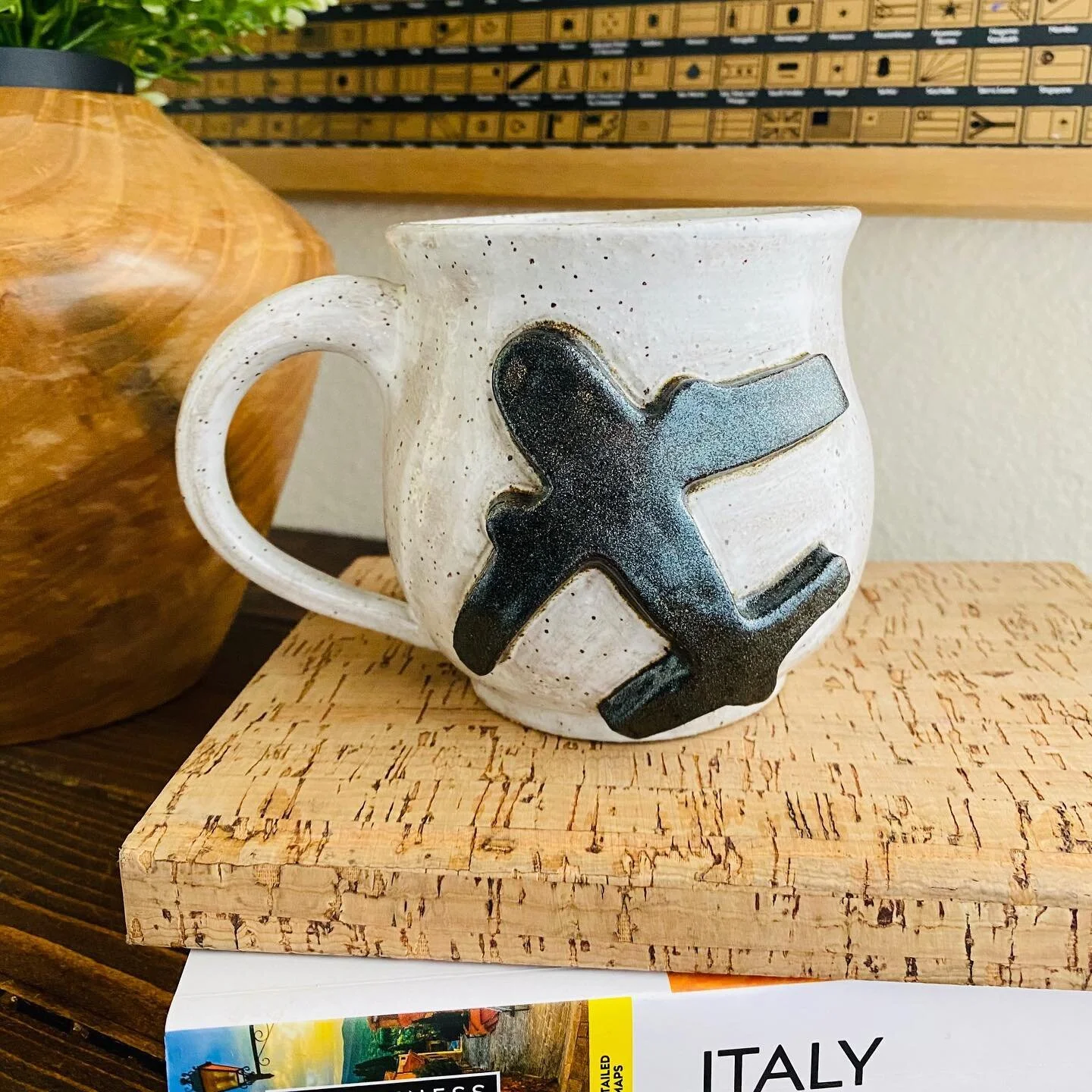✈️ You guys, I was finally able to complete some of these airplane mugs! I am nicknaming them the D.I.A. mugs since all of my traveling by airplane starts at the Denver international airport. I miss traveling so much and can&rsquo;t wait to start tra