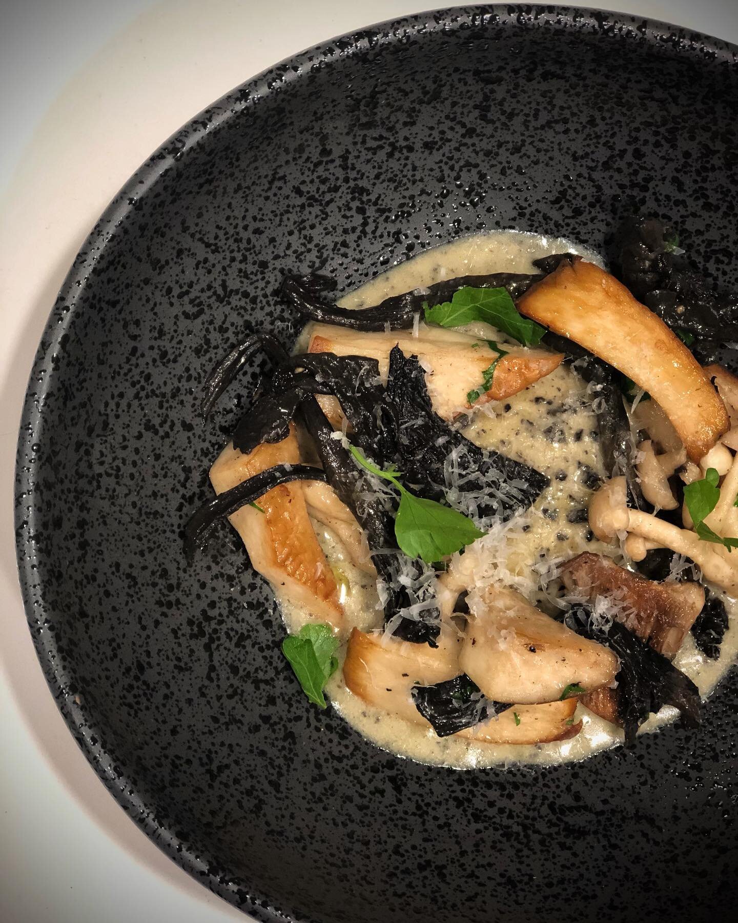 Swipe🔛 to see the wild mushrooms we used to top off our EGG YOLK RAVIOLO. That&rsquo;s right, there is a perfect egg yolk just nestled right in between those fresh pasta sheets covered in fresh black truffle sauce 🤤 
.
.
.
.
.
#chefandthehost  #pri