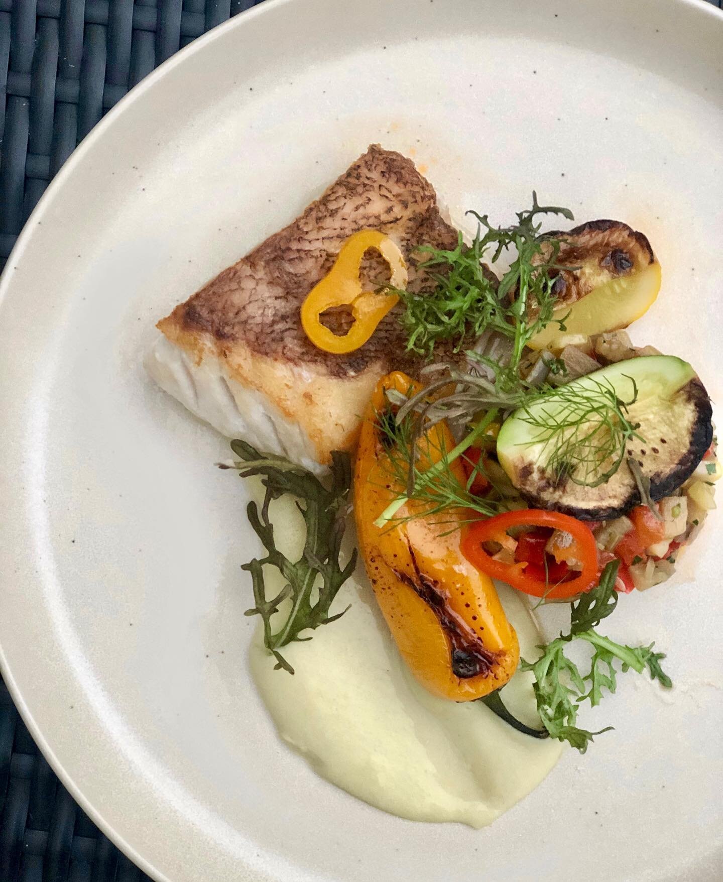 We love living by the coast and getting to use local fresh products. This beautiful White Sea Bass from Baja is accompanied with a corn bisque, roasted farmers marker squash, and pickled peppers under a bed of ratatouille.
.
.
.
.
.
#chefandthehost  