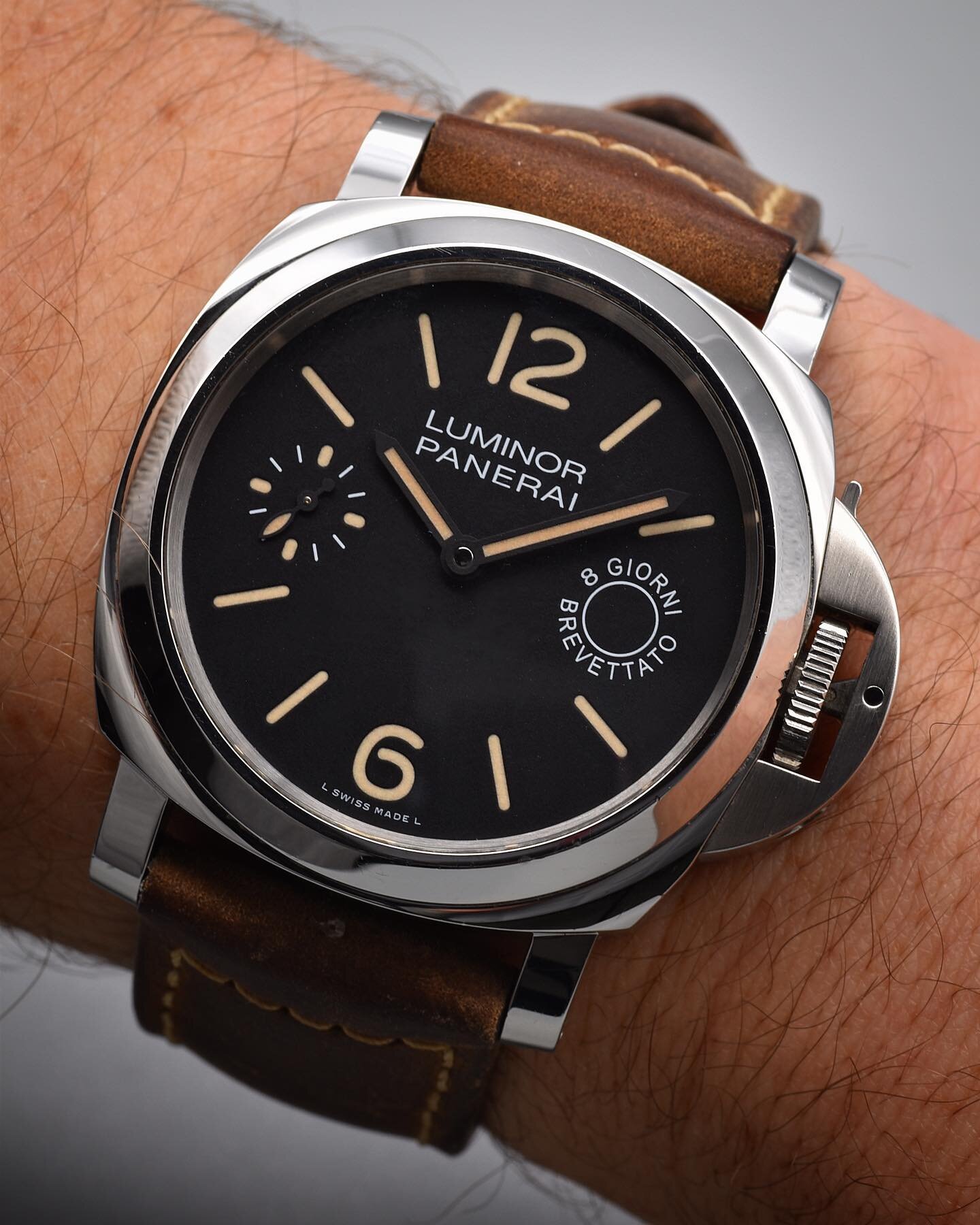 Ending the week with the perfectly balanced Panerai Luminor 8 Giorni PAM590 ✨ 

If you could design a Panerai dial, what would yours look like? Share your ideas! ⬇️

#panerai #pam590 

 #panerailuminor #panerailuminormarina #paneristi #paneristiwho #