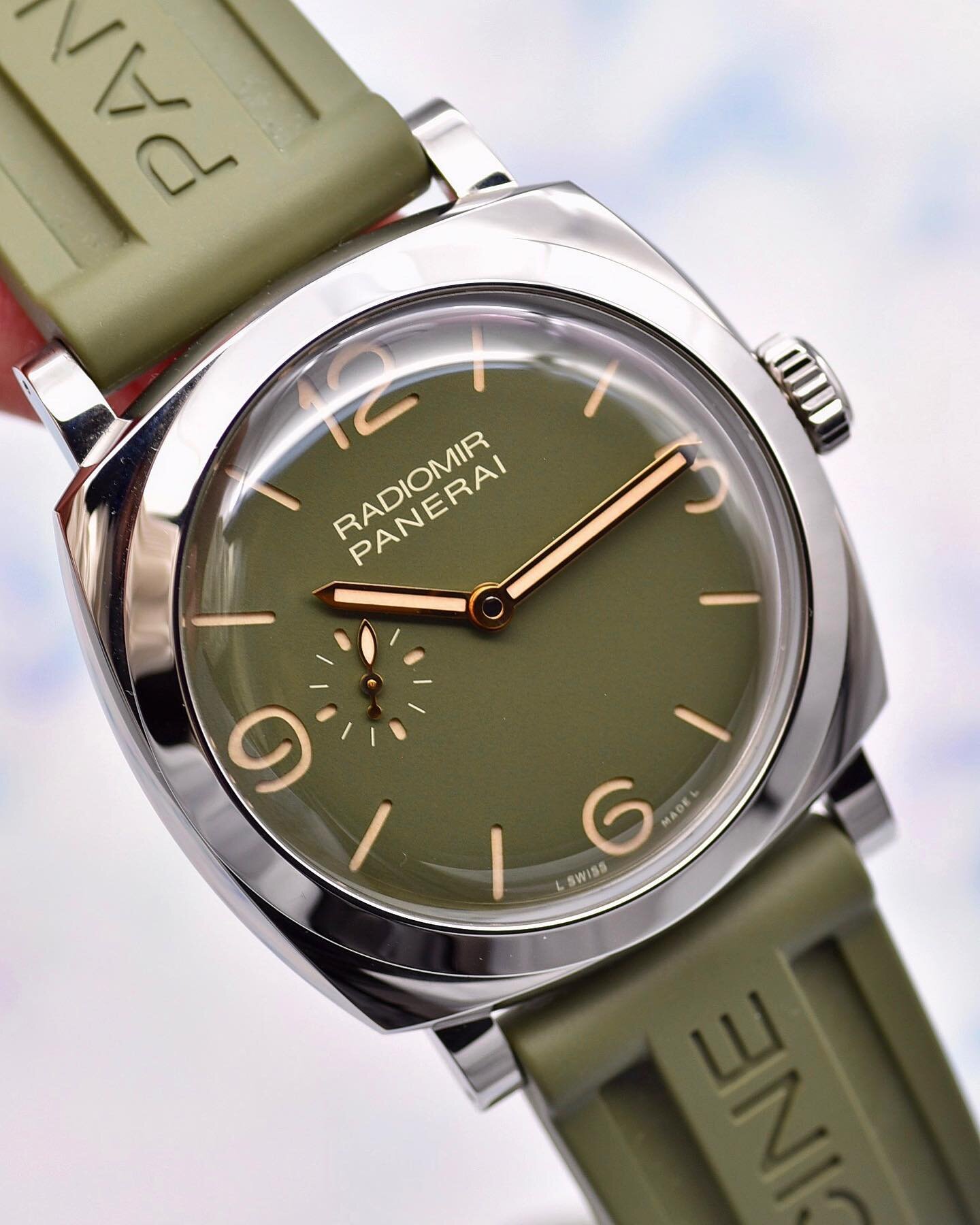 Introducing the Panerai Radiomir Verde Militare PAM995 💚 
Released to Panerai boutiques in 2019, this has quickly become one of the most popular Radiomirs due its beautiful and sleek design. 

Available now on fernotime.com ✅ 

#panerai #pam995

 #p