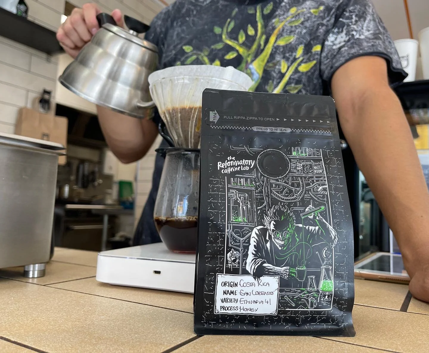 Manual brews, using only the best. 🤡 @reformatorycoffeelab