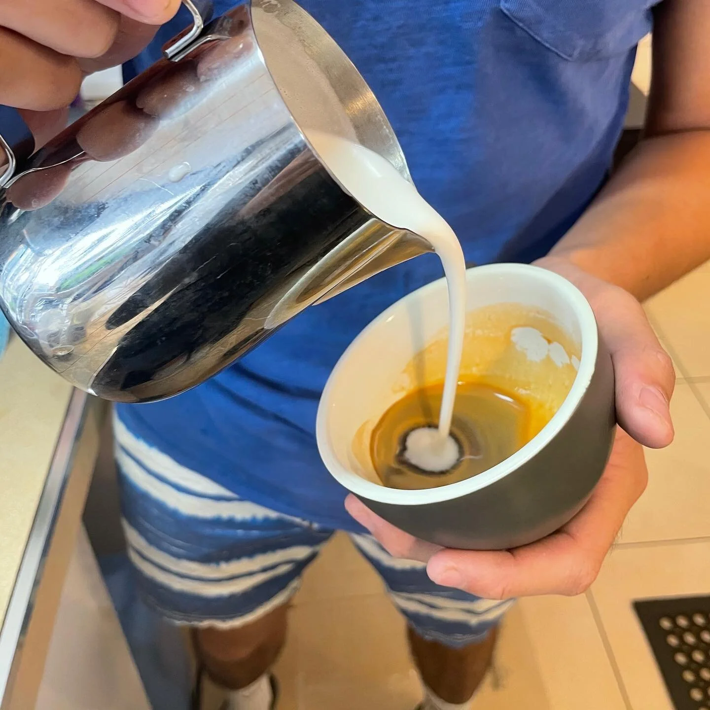 Happy Monday! Pouring cups til 2pm. 😼