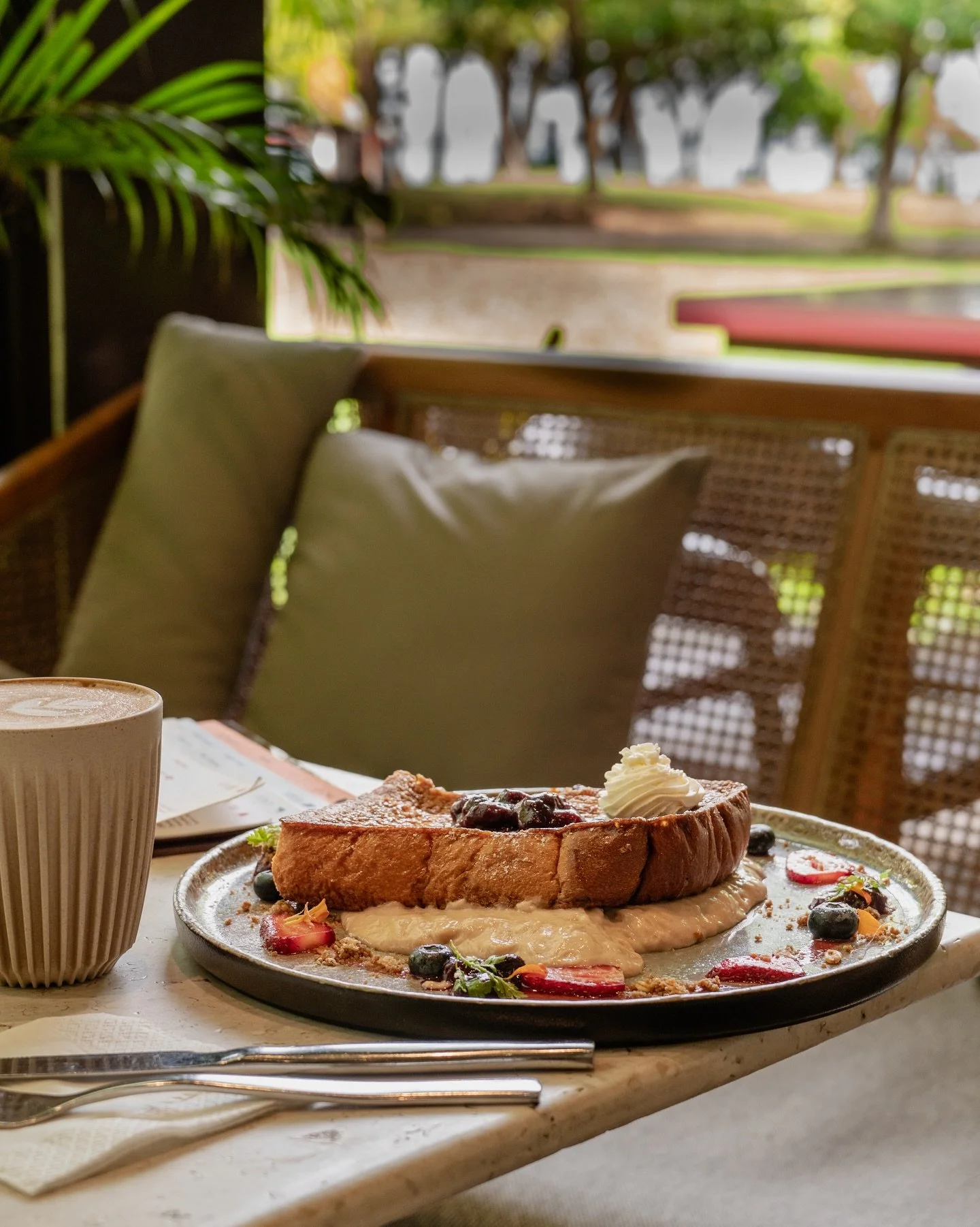 Slow mornings at East Coast Commune ☕️

Coffee, our summer French toast, and the sound of waves nearby, the perfect way to ease into the day 🌿