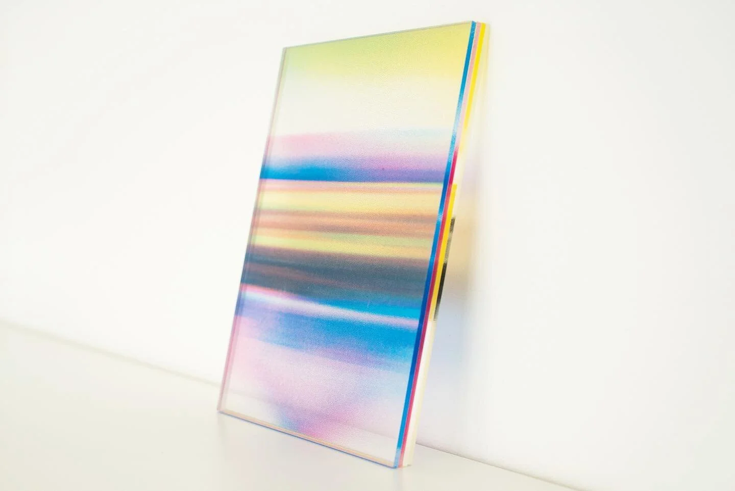 cmyk silkscreen on recycled acrylic glass 💜🌿💙
Title: Passiefloww cmyk mini
Size: A6