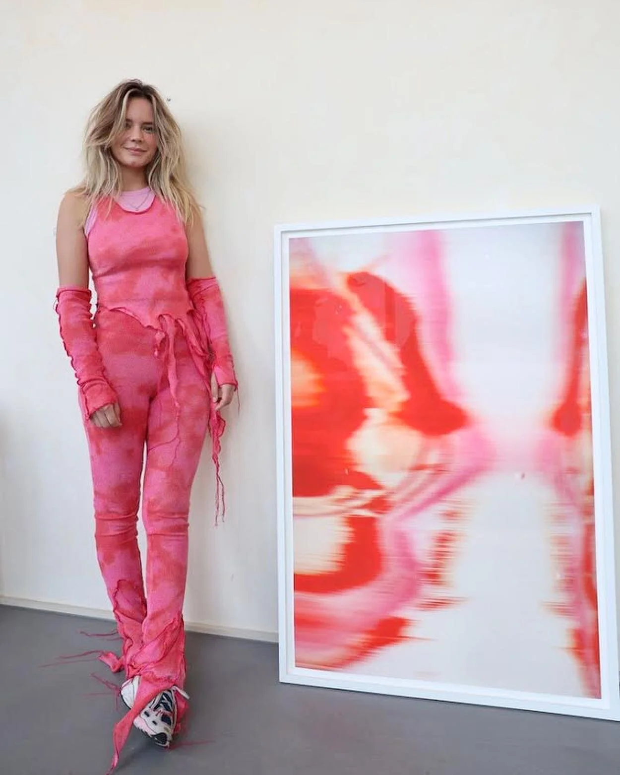 🍬 Wearing art // Making art
Showing my latest creations at the @fosbury.amsterdam &amp; wearing @eeden.atelier