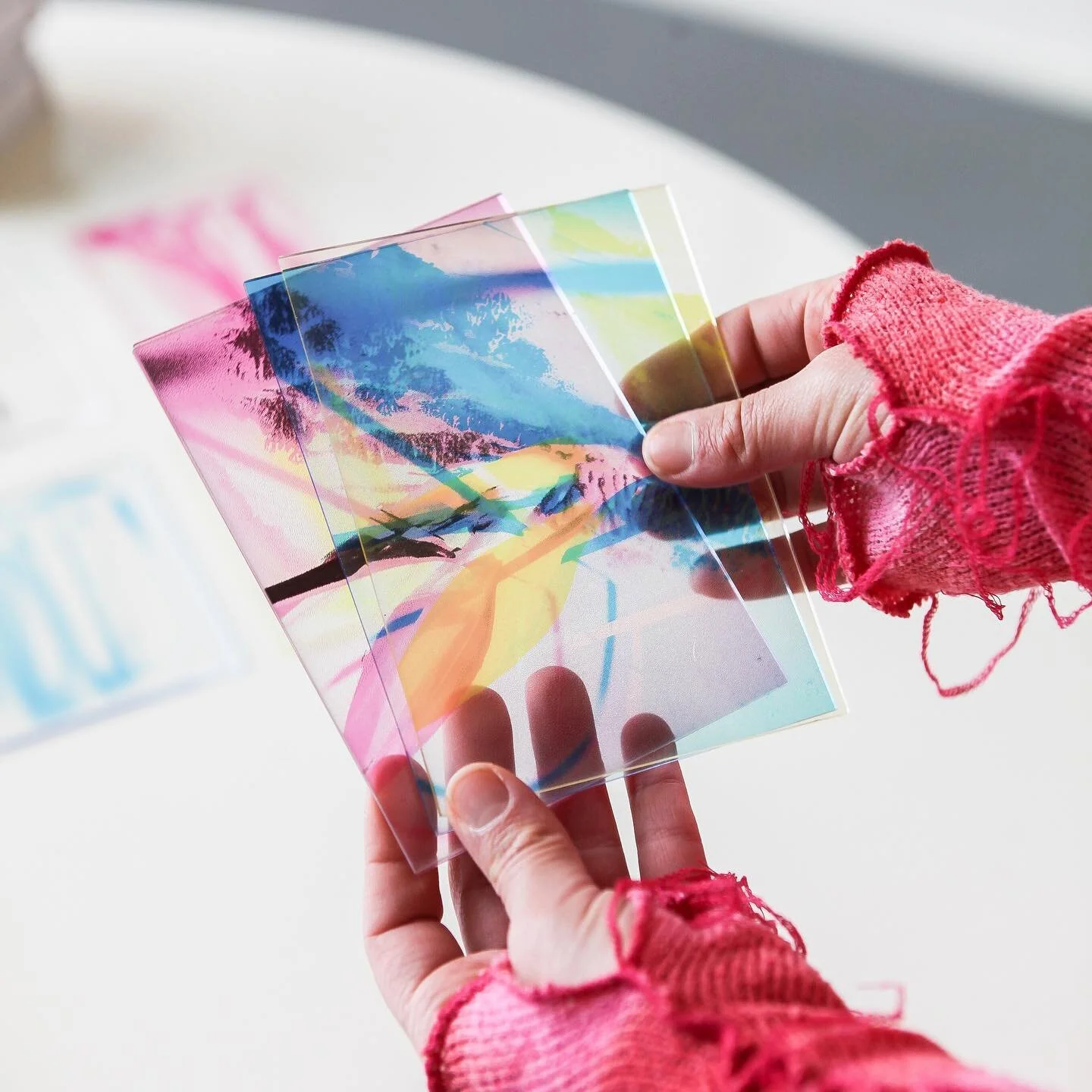 During the residency @aga_lab last year I designed the cmyk minis series and learned how to screen print myself in a non-toxic environment with water-based inks. This year we developed the entire series of 8 designs in oil based ink with @krijgervorm