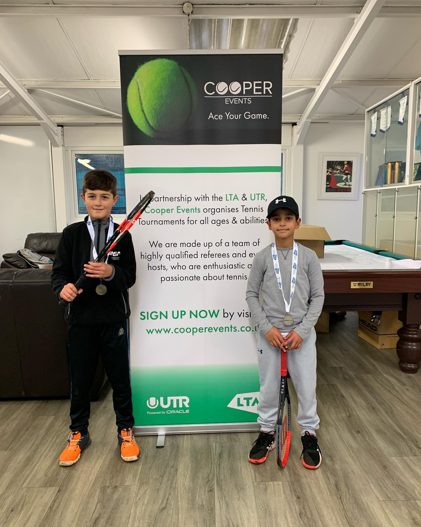 8u Mixed Singles Grade 5, on 18/12/21.

In the draw we have the runner up Aaryan on the right and the winner Abel on the left.

Overall a great day of tennis, all the players showing massive improvements each time they come and play especially in fre