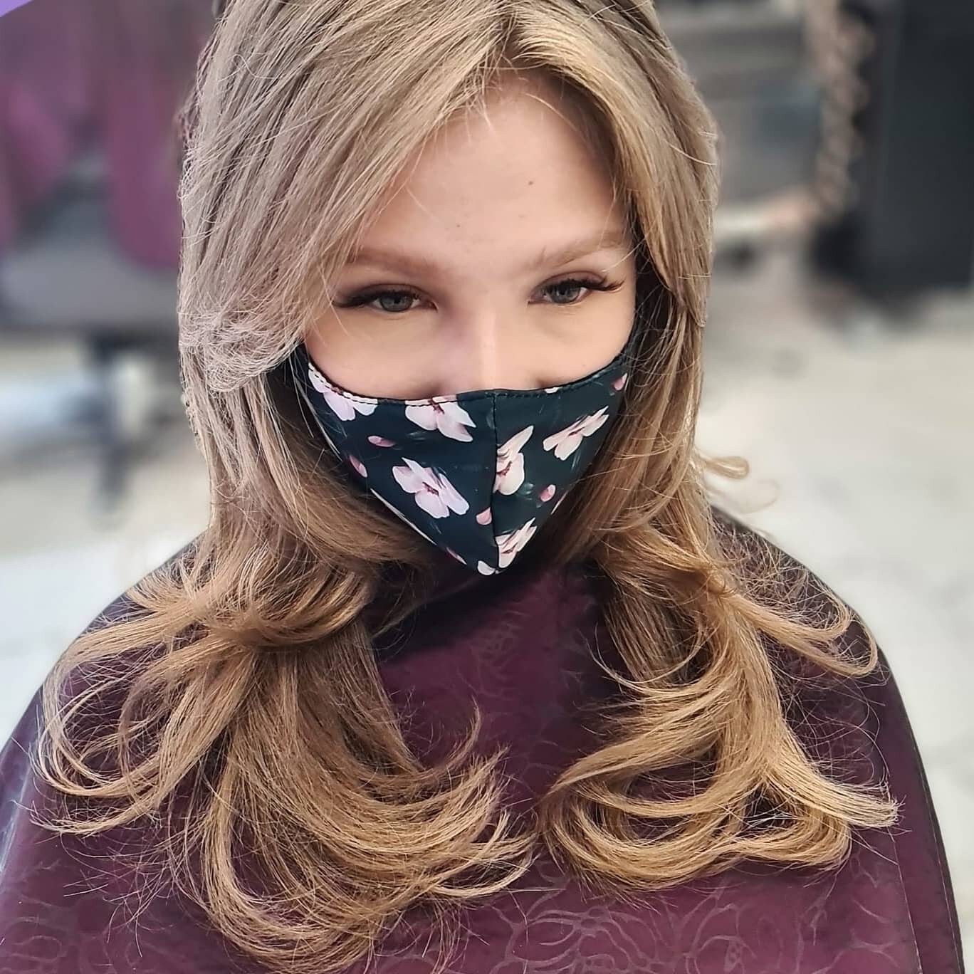 Sporting beautiful loose waves, a perfect look for the bank Holiday break!
Hope you all enjoyed a nice bank  holiday weekend 🥳
From the team @castielshairstudio

Chopped and styled by 
 @beatacastielhair

Colour by 
@beatacastielhair
.
.
.
.
.
.
.
.