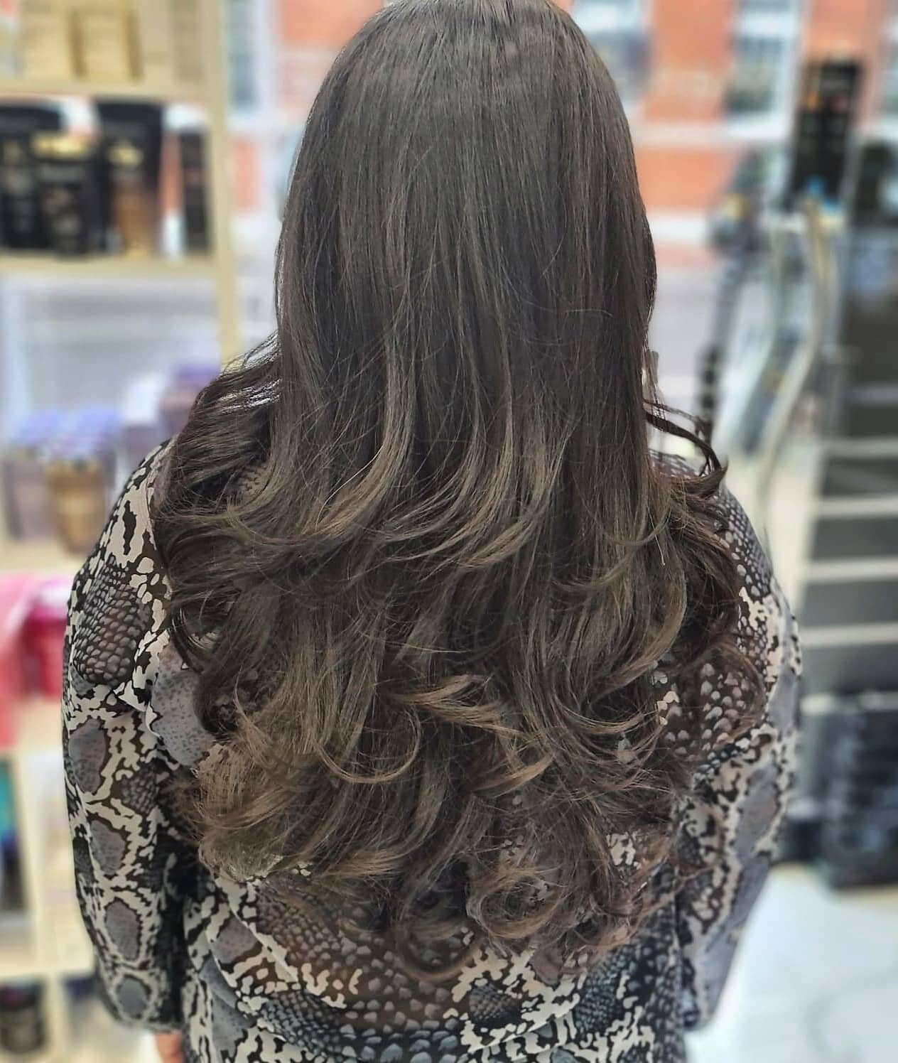 Thank you @Jalam84 for letting us show your beautiful hair off. 
Black is always elegant! 
Stunning #loosewaves perfect to show off now that we are free to go back out! 
Using #oliviagardenbrushes to create that big, beautiful curl.
.
.
.
.
.
#hairst