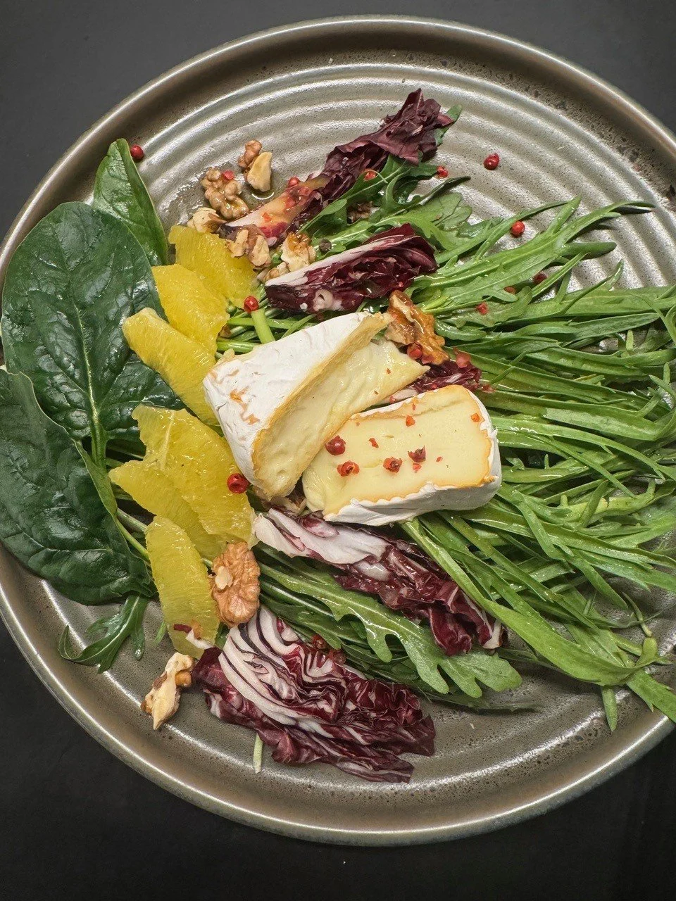 Hirschhornwegerich-Rucola Salat