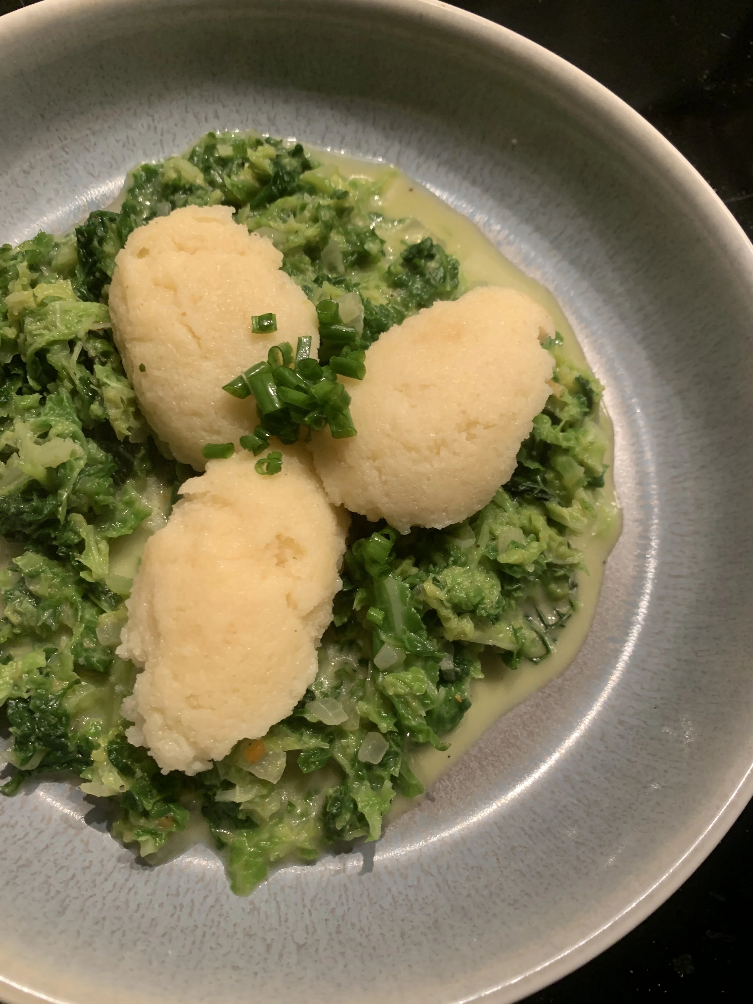 Rahmwirsing mit Grießnockerl