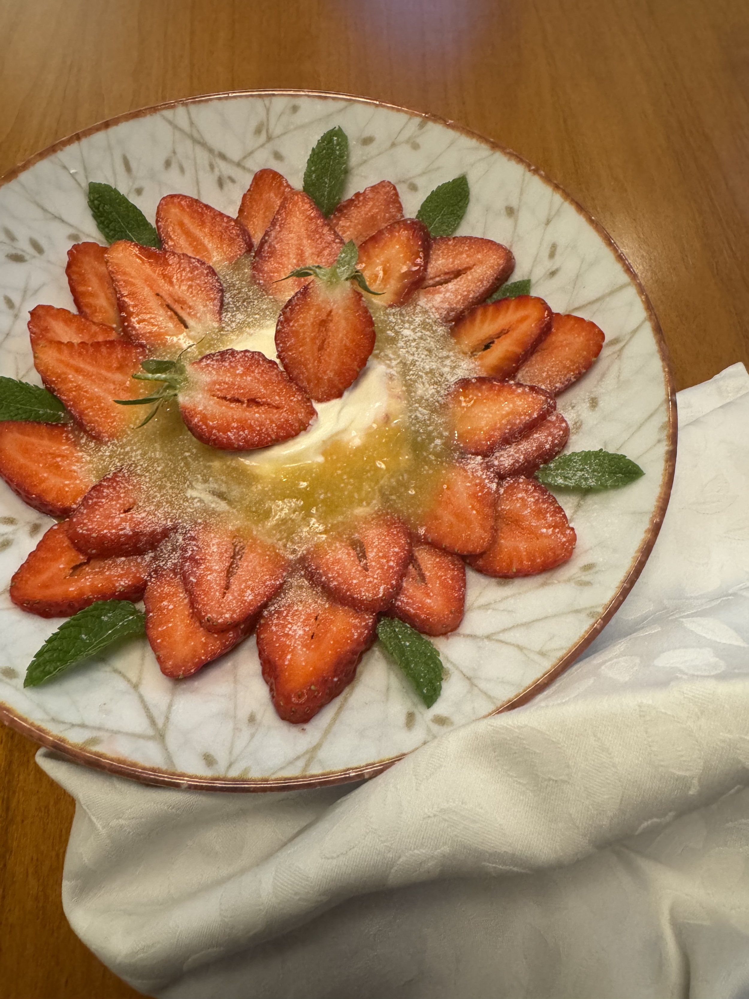 Rhabarber Dessert mit Beeren