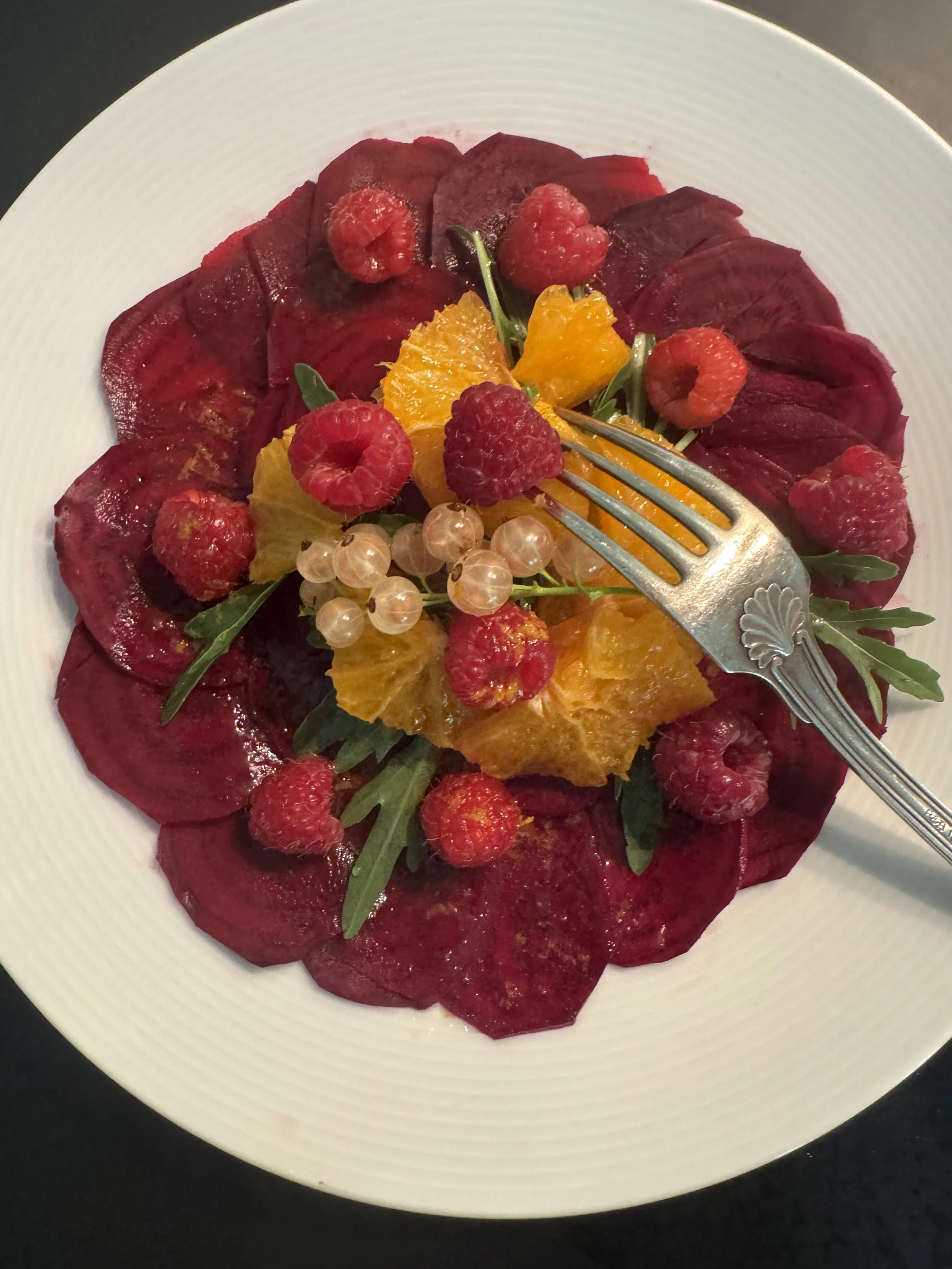 Rote Bete Carpaccio mit Himbeeren und Orangen