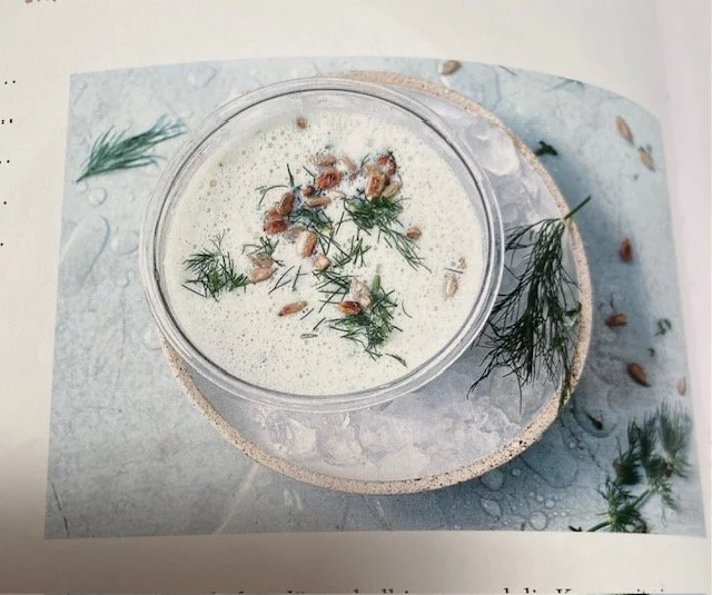 Sommerliche Gurkenkaltschale