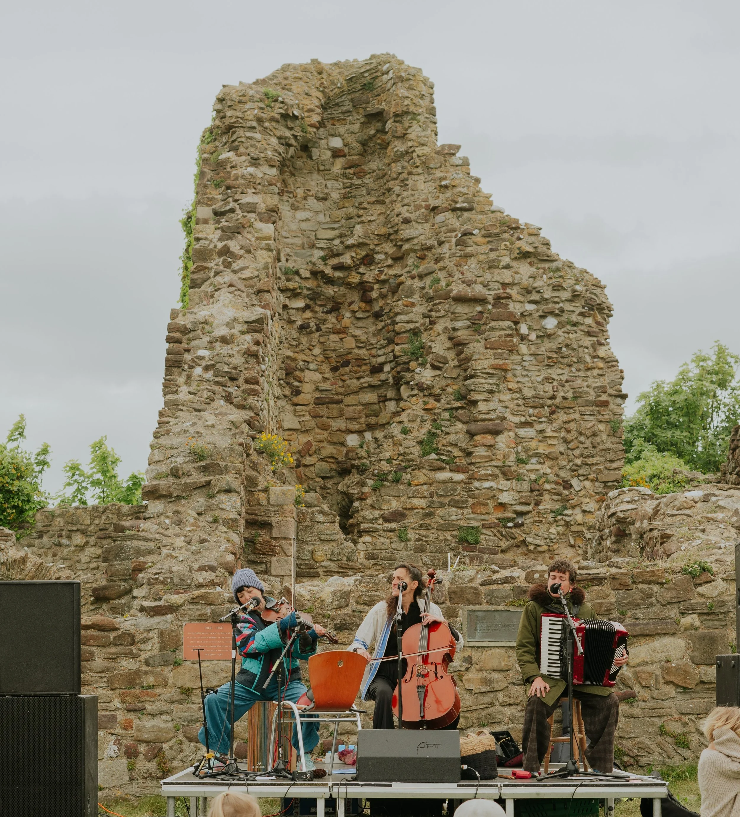 FOR BLOG 11 GEORGINA-COOK-HASTINGS-CASTLE-07122.jpg