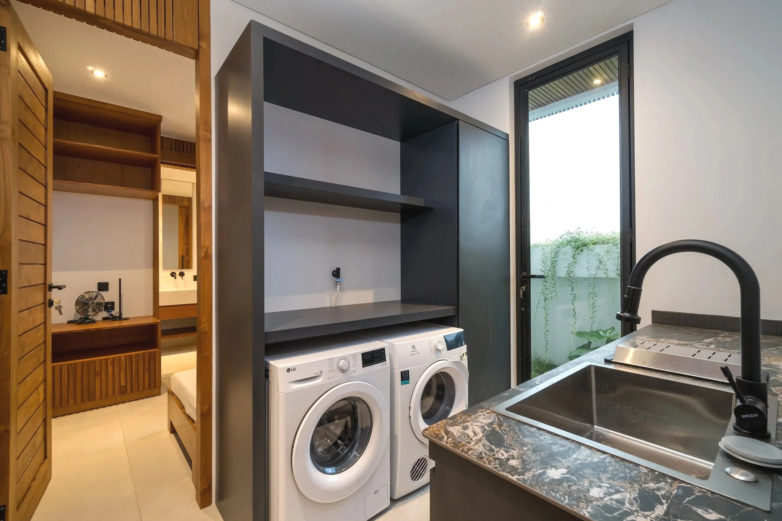 M2 Staff Area 01.jpg