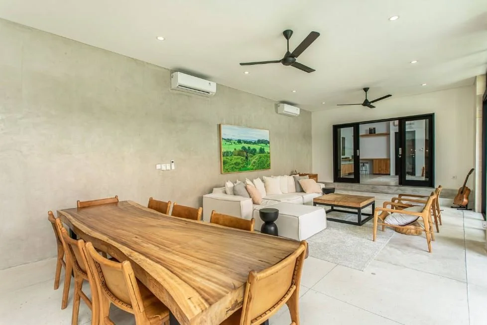 2.LIVINGROOM AND DINNING.JPG