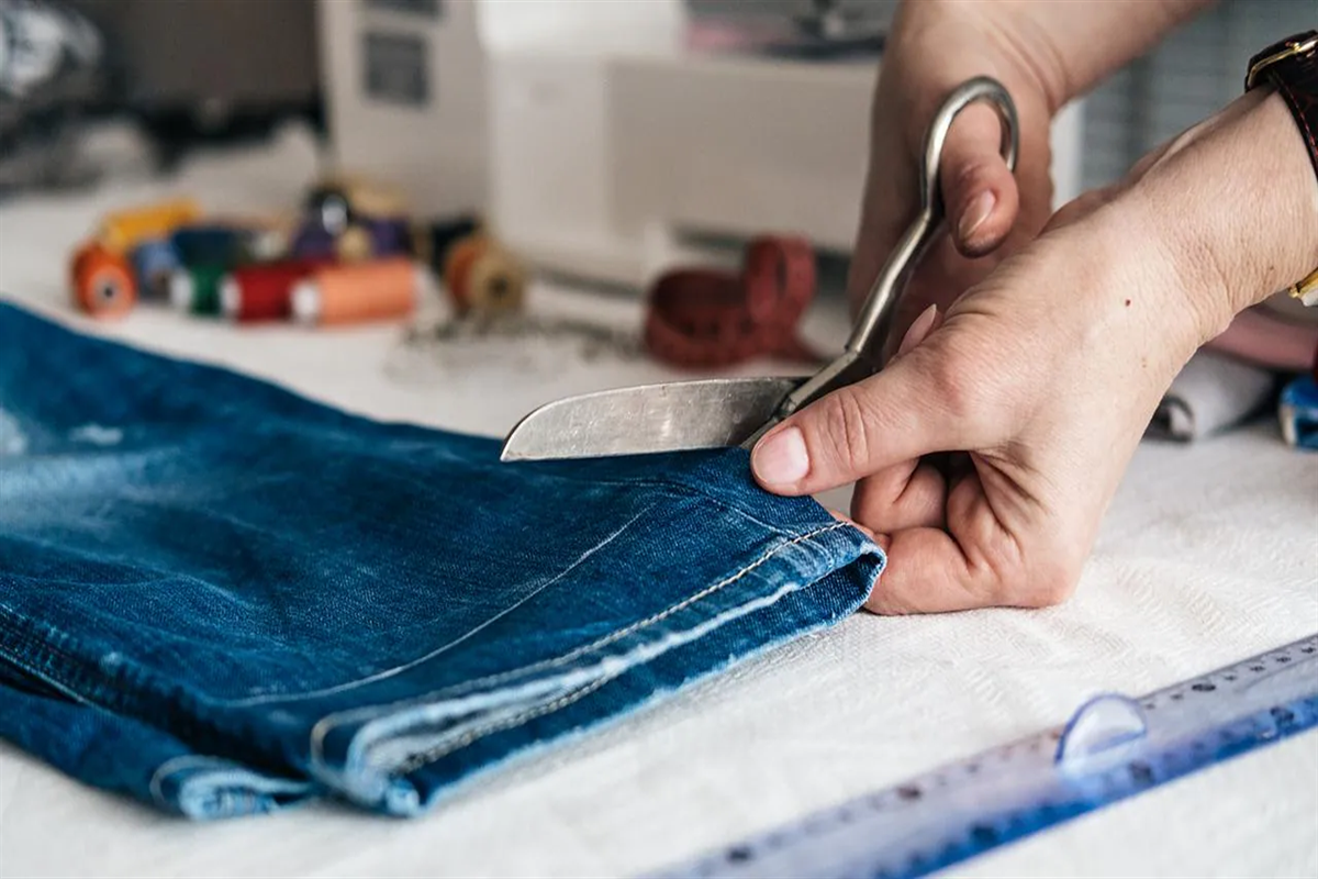 Alterations-and-restoration-of-mens-and-womens-clothing.png