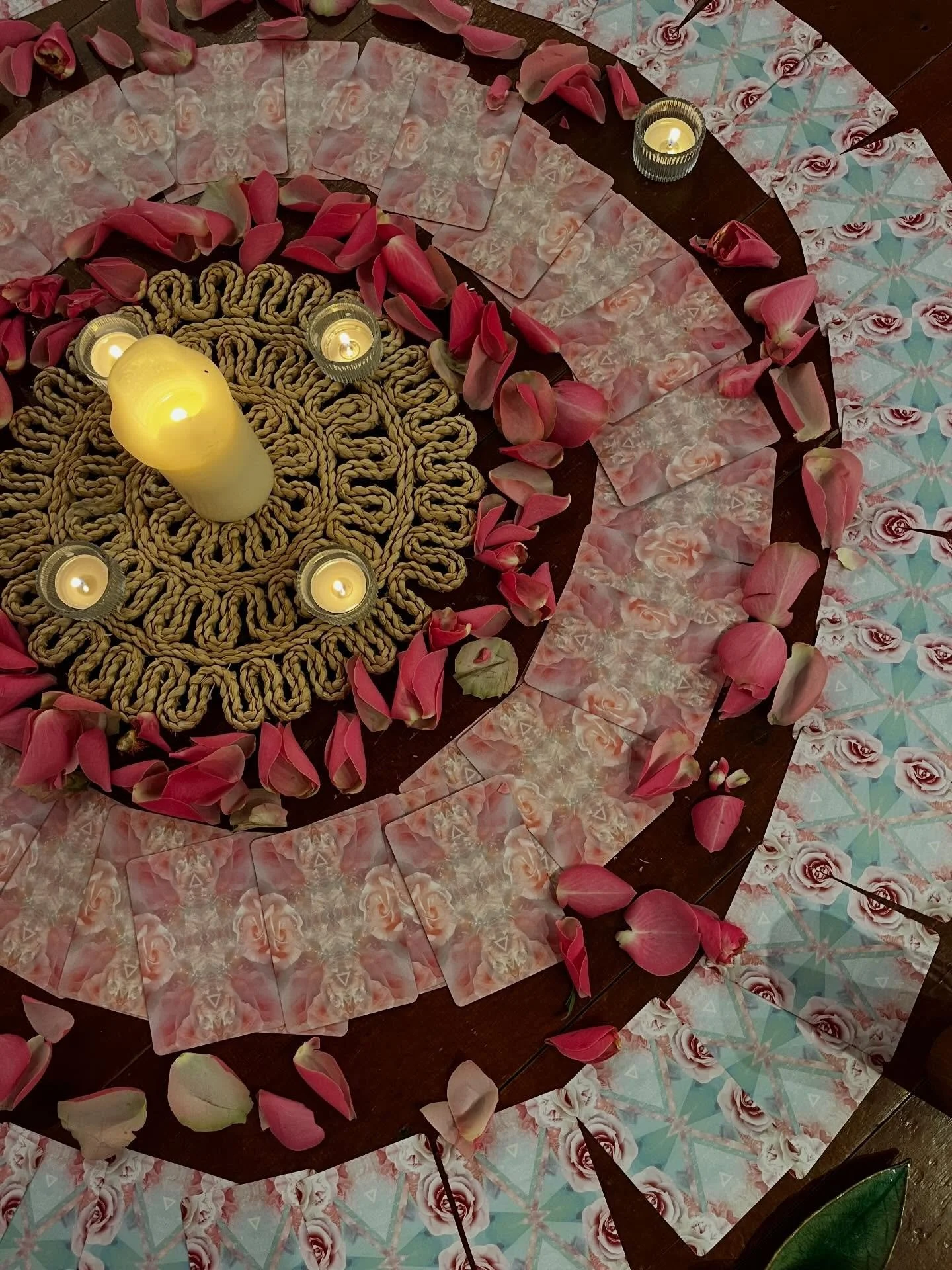 This Monday I&rsquo;m choosing gratitude 💗

Holding close to my heart that this little but wildly precious life, is so short and it pays to focus on all that we have, the big and small 💗

With love for a new week,
E xxxxx