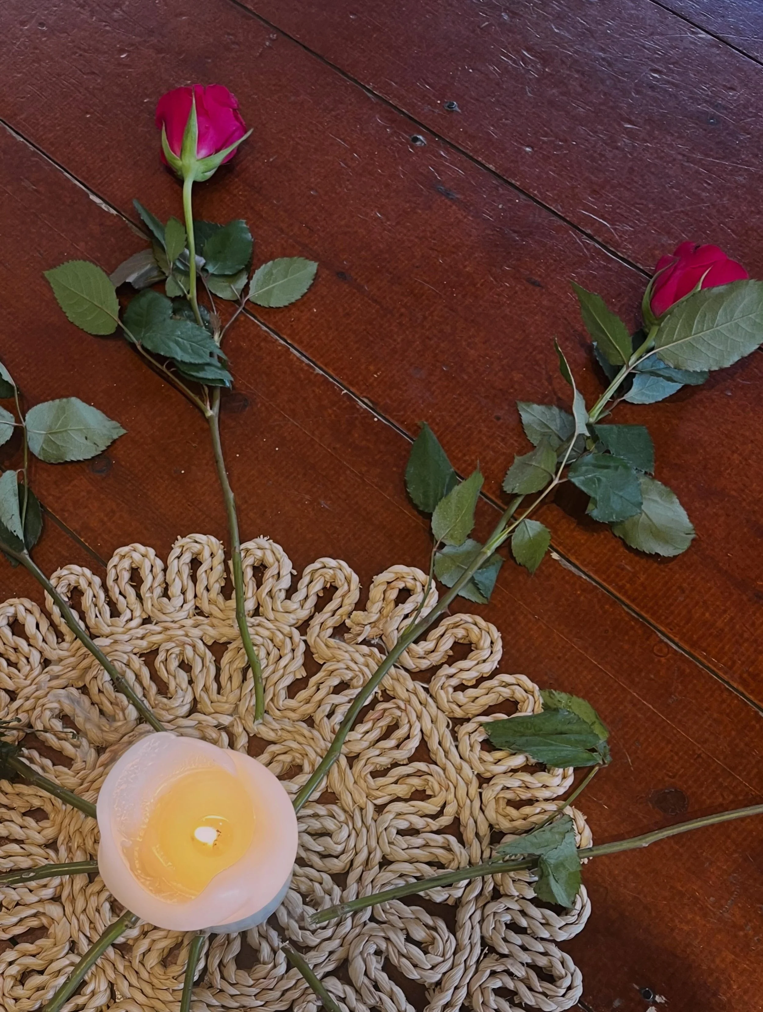 Beautiful Sunday afternoon for a private Luna Circle ✨

Slow Flow Yoga, Oracle Cards, Full Moon Meditations, Journalling and Manifestation to celebrate C&rsquo;s birthday 🤍

These circles are tailored to include all your favourite wellness practices