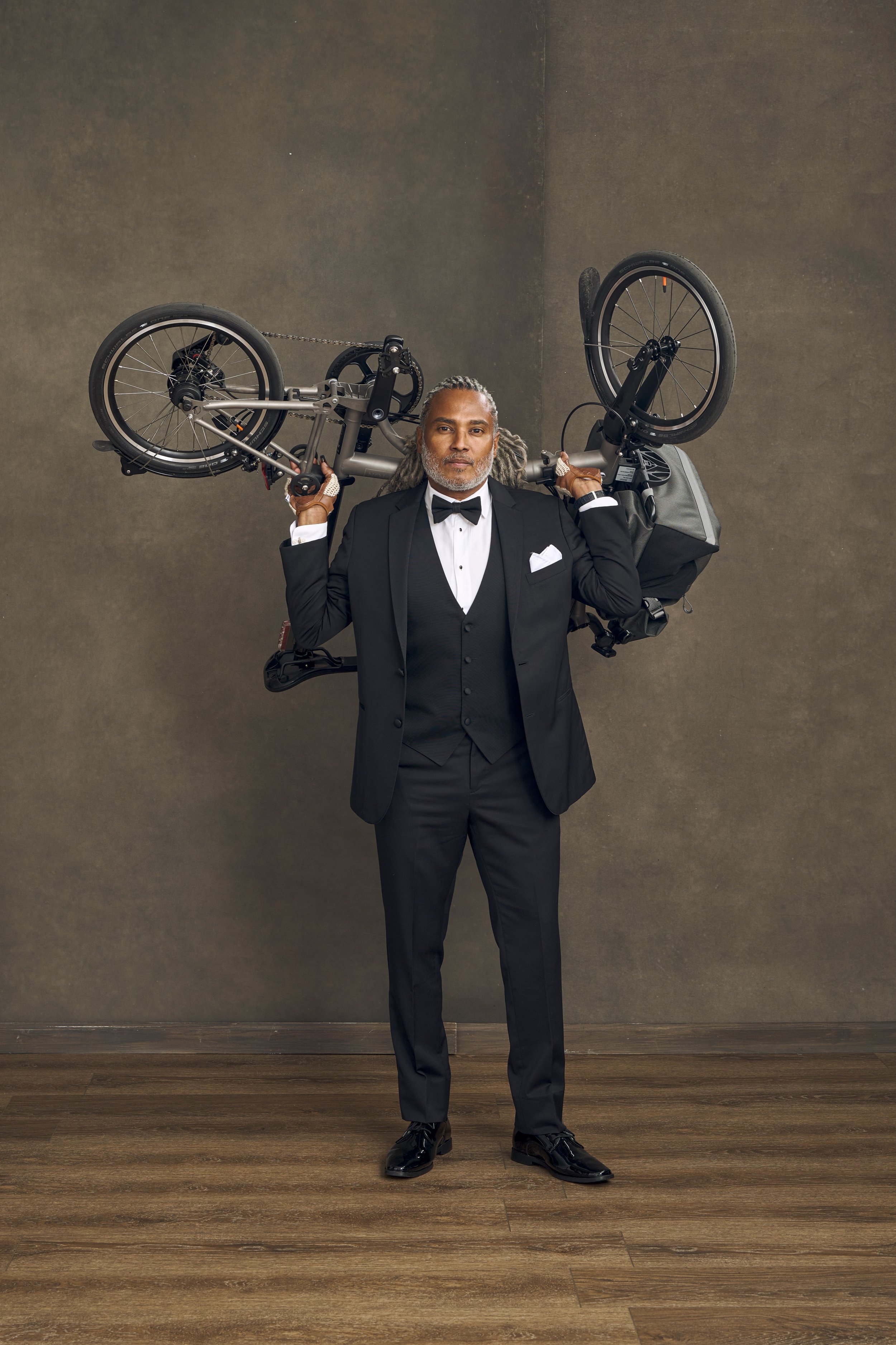 The Bicycle Nomad: Erick Cedeño is a cycling advocate who is known for his many projects advocating for the environmentally option of traveling by bike. He took a bicycle in his evening finest to the venue.