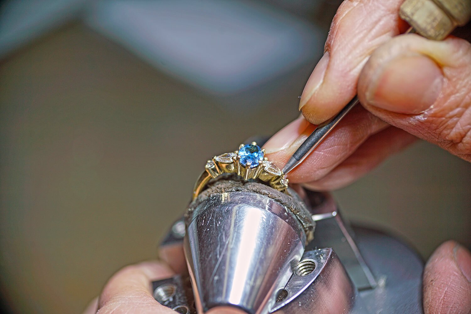 Harriet Kelsall Bespoke Jewellery St. Albans Hertfordshire Setting diamond Ring
