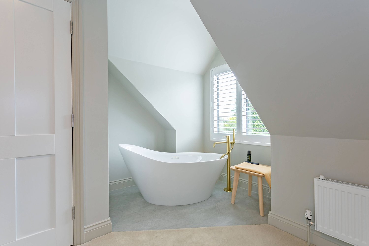 acr-build-harpenden-bathroom-bath-minimal-design.jpg