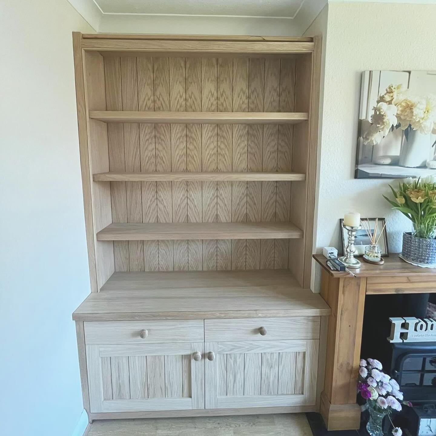Our member @fitted.interiors.by.lime were approached by a new client in North London to design some alcove cabinets with shaker style doors with shelving above using oak materials. 🏡 This type of fitted furniture is always popular as you get to look