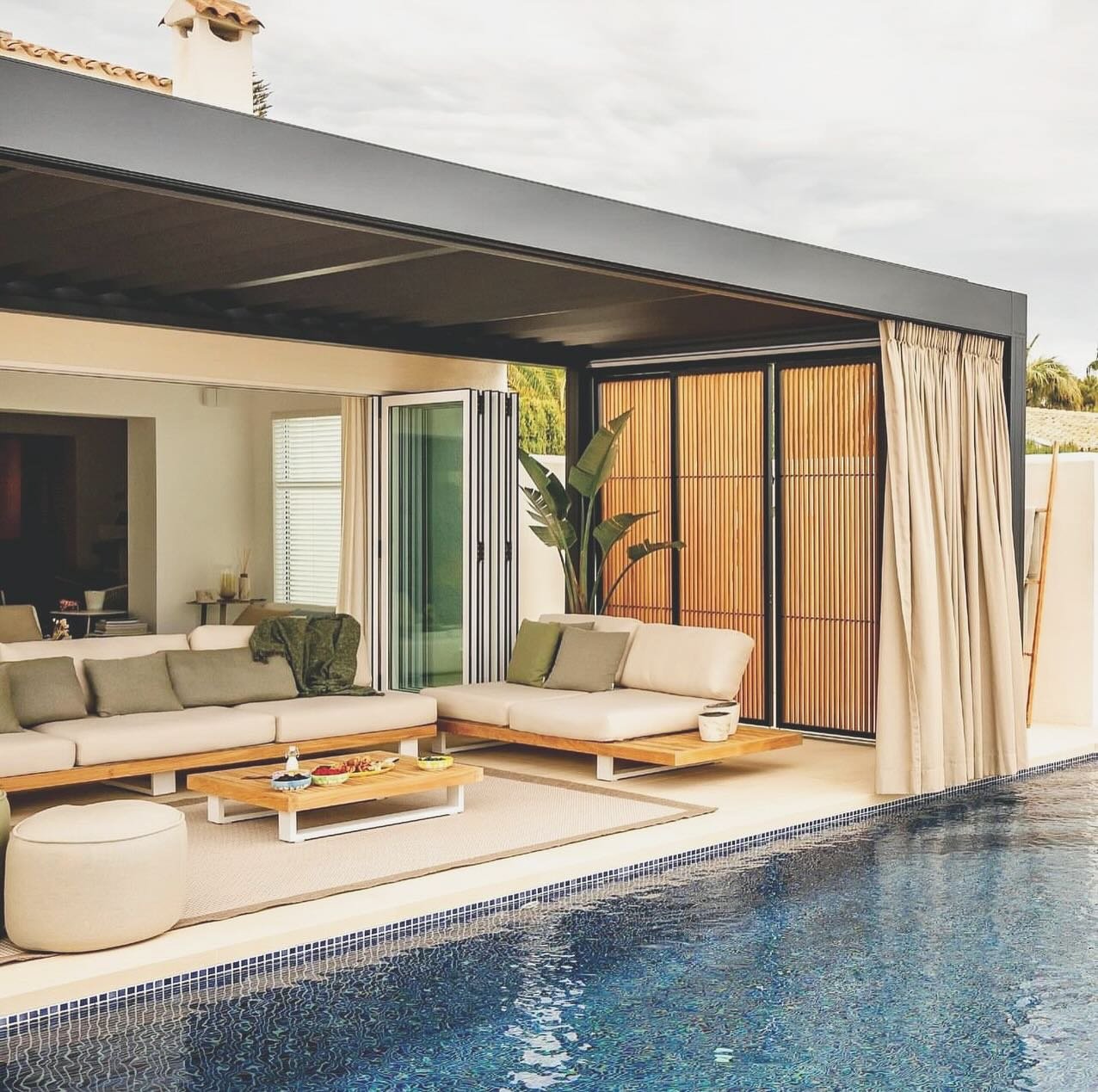 Enjoy endless pooldays with a @rensonworldwide 
🌞🏊&zwj;♂️ 
Make every day a vacation in your backyard and embrace those sunny days while enjoying a breezy retreat from the summer heat. It&rsquo;s the perfect blend of functionality and style, creati