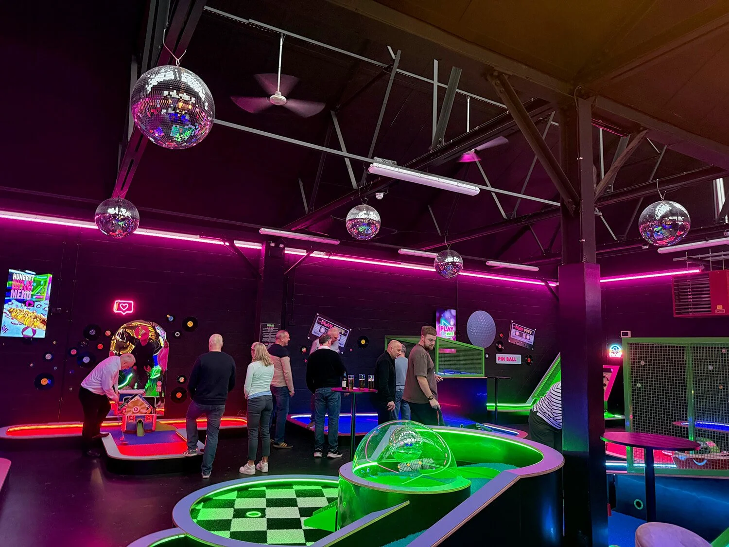 play putt karaoke dj mini golf st albans hertfordshire