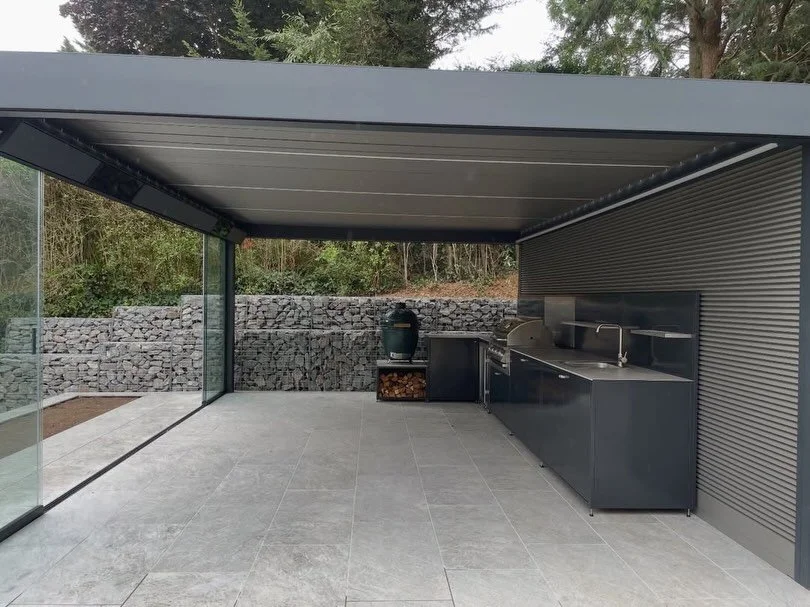 Our member @the_outdoor_kitchen_collective and their recent project installation in Hertfordshire 
🔪
TOKC Designed EO Chroma Edition Outdoor Kitchen
- Stainless steel modules
- RAL 7021 black/grey metalwork finish
- 12mm Dekton Keon worktop &ndash; 