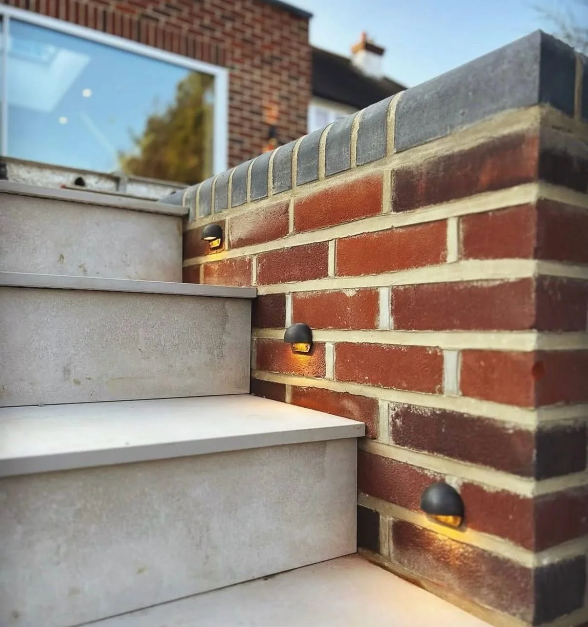 @pookylights&nbsp;mousehole path downlighters finished in bronze installed on one of @smart_energy_ltd projects in St Albans.
🏡
Contact Smart Energy for all your electrical needs.
🔌💡

📞 01923 673192
📧 enquiries@smartenergyltd.co.uk

For more inf