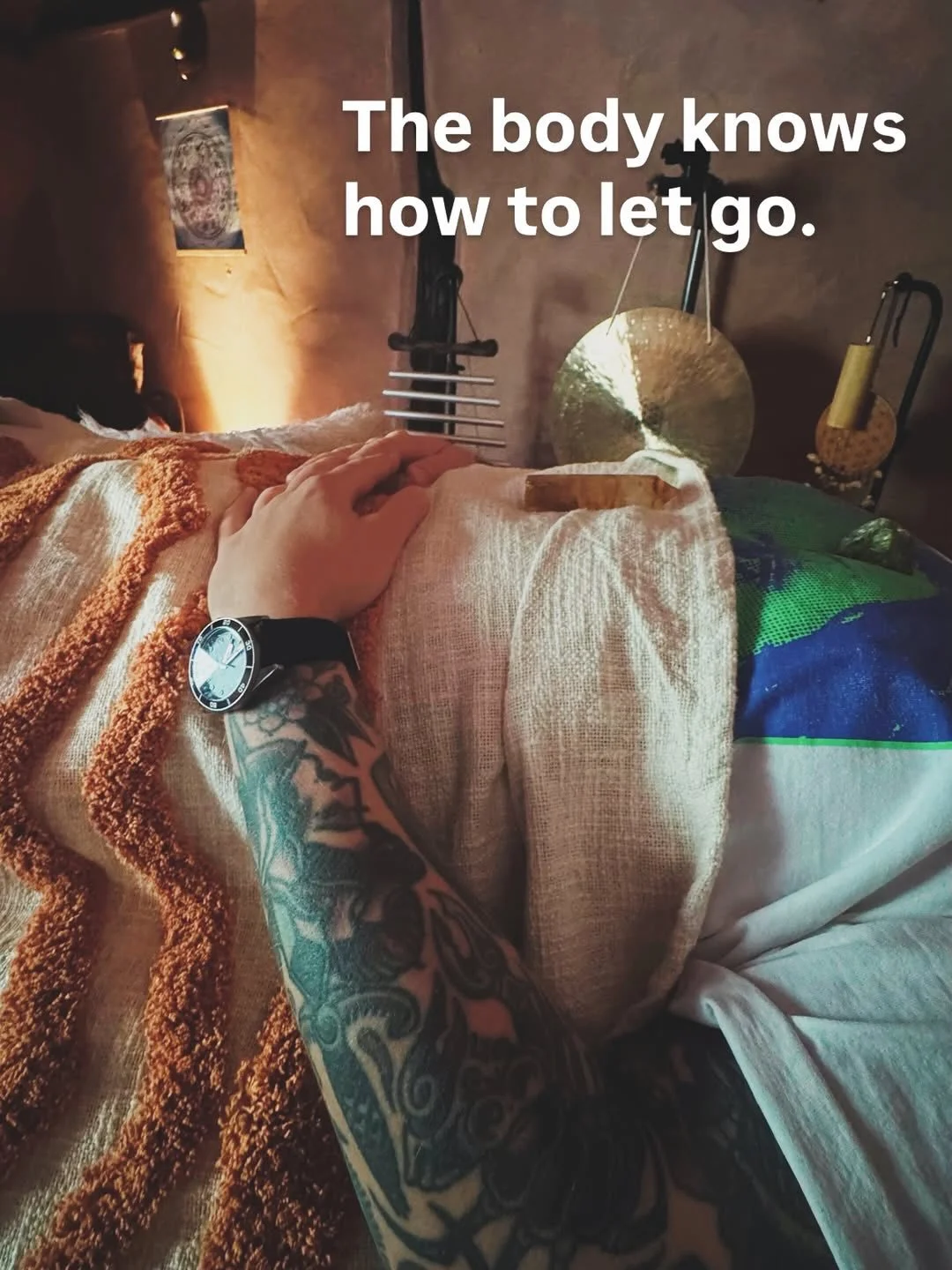 The body knows how to let go. It just needs permission. And someone steady enough to hold the space while it does.
👤
Join our member @rewildingpeople for 90 minutes. Intuitive, somatic work. 
🫁
Whatever your nervous system asks for, you&rsquo;re go