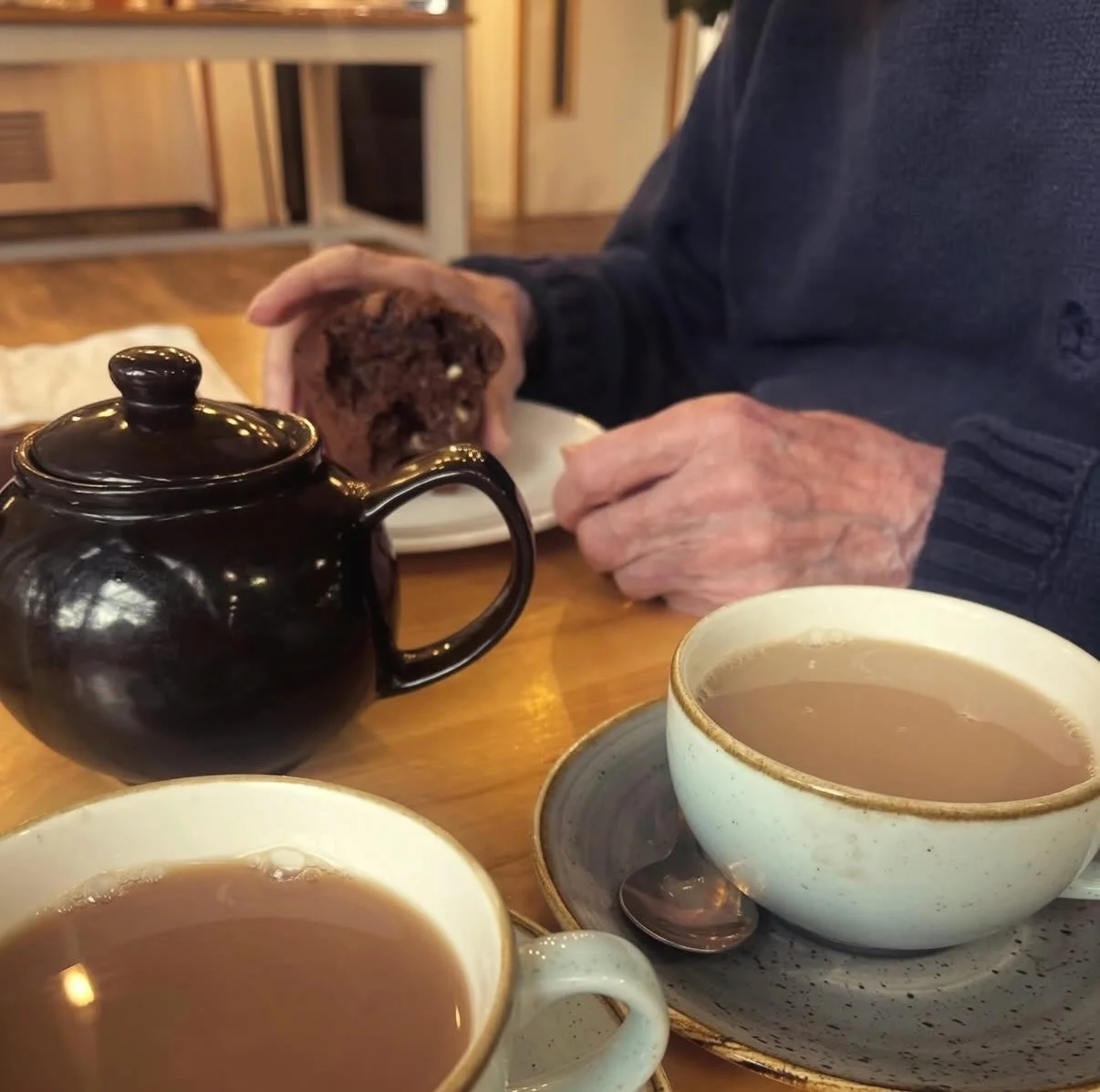 Sometimes the most important part of @redrobinscompanions visit isn&rsquo;t just the jobs they do, it&rsquo;s sitting down for a cup of tea and a chat 
☕️
If you think they could help keep your loved one safe and happy in their own home, then drop th