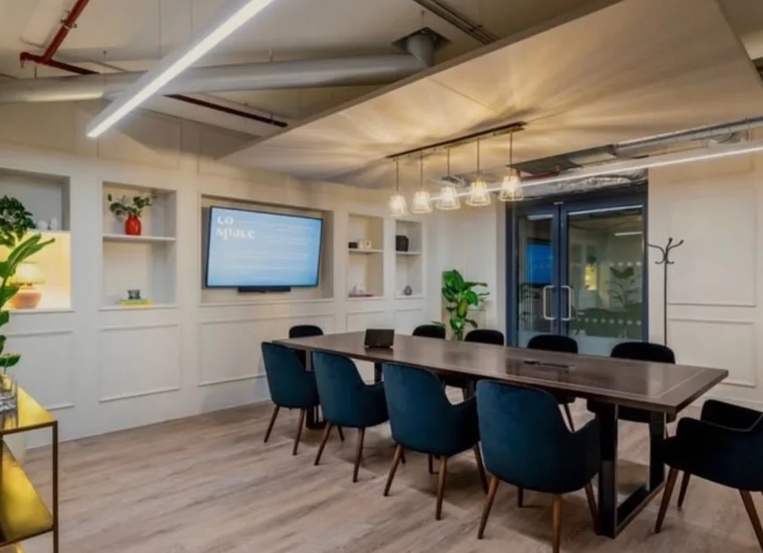 Looking for a professional space to meet, collaborate, or present?
📊
Our member @wearecospace offers three fully equipped meeting rooms suitable for teams of up to 6 or 10 people. 
👩&zwj;💼
Available to both members and non-members, they provide a 