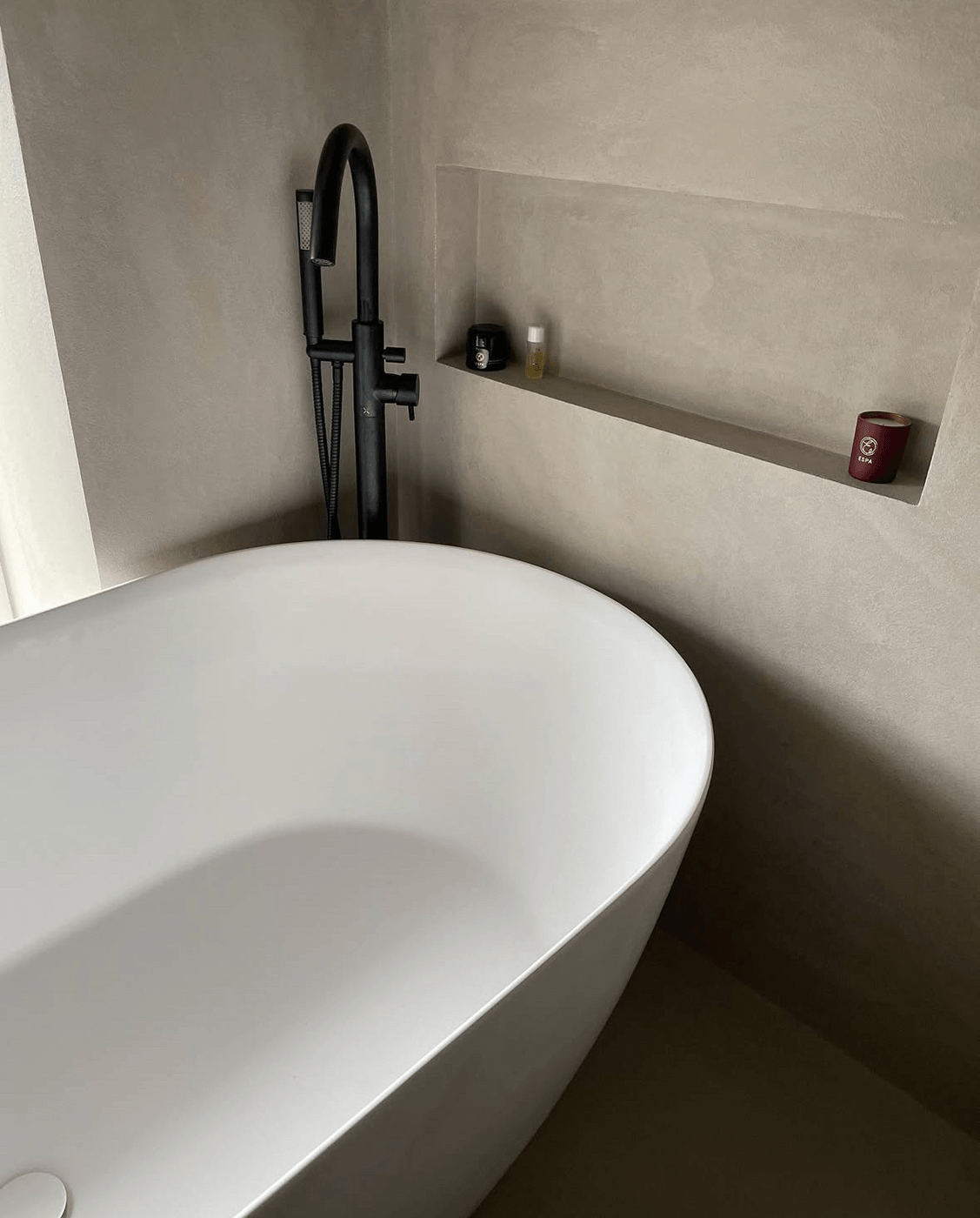 Haus Drylining &amp; Rendering St. Albans Hertfordshire Minimal Bath