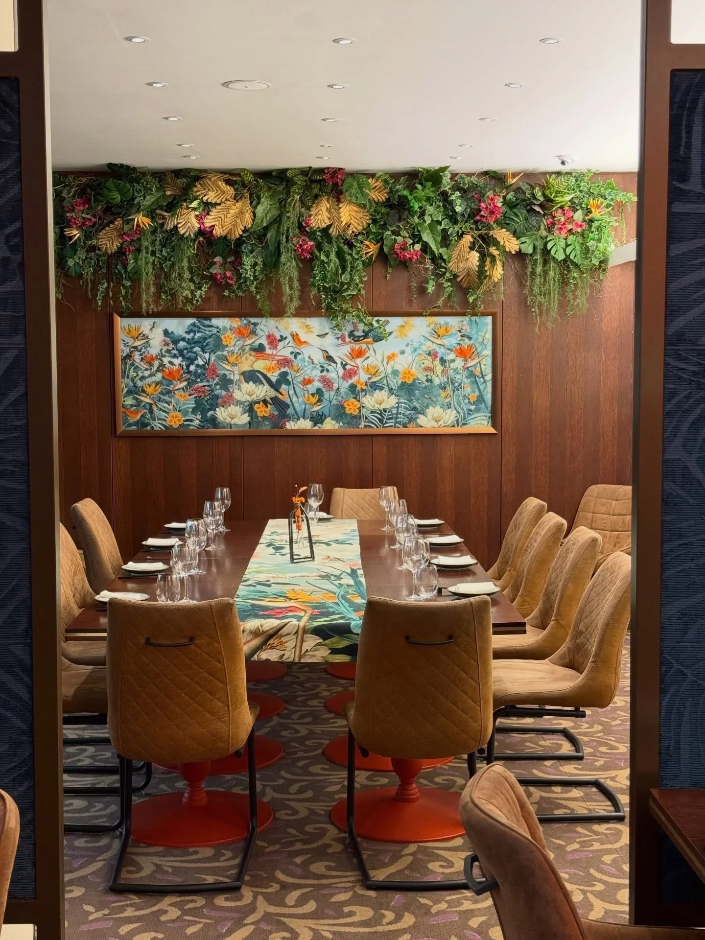 There&rsquo;s something special about dining at @omboo_restaurant 
🍱 
Set within @sopwellhouse , Omboo&rsquo;s interior brings together contemporary design with subtle Asian influences, creating a space that feels both sophisticated and inviting.
💡