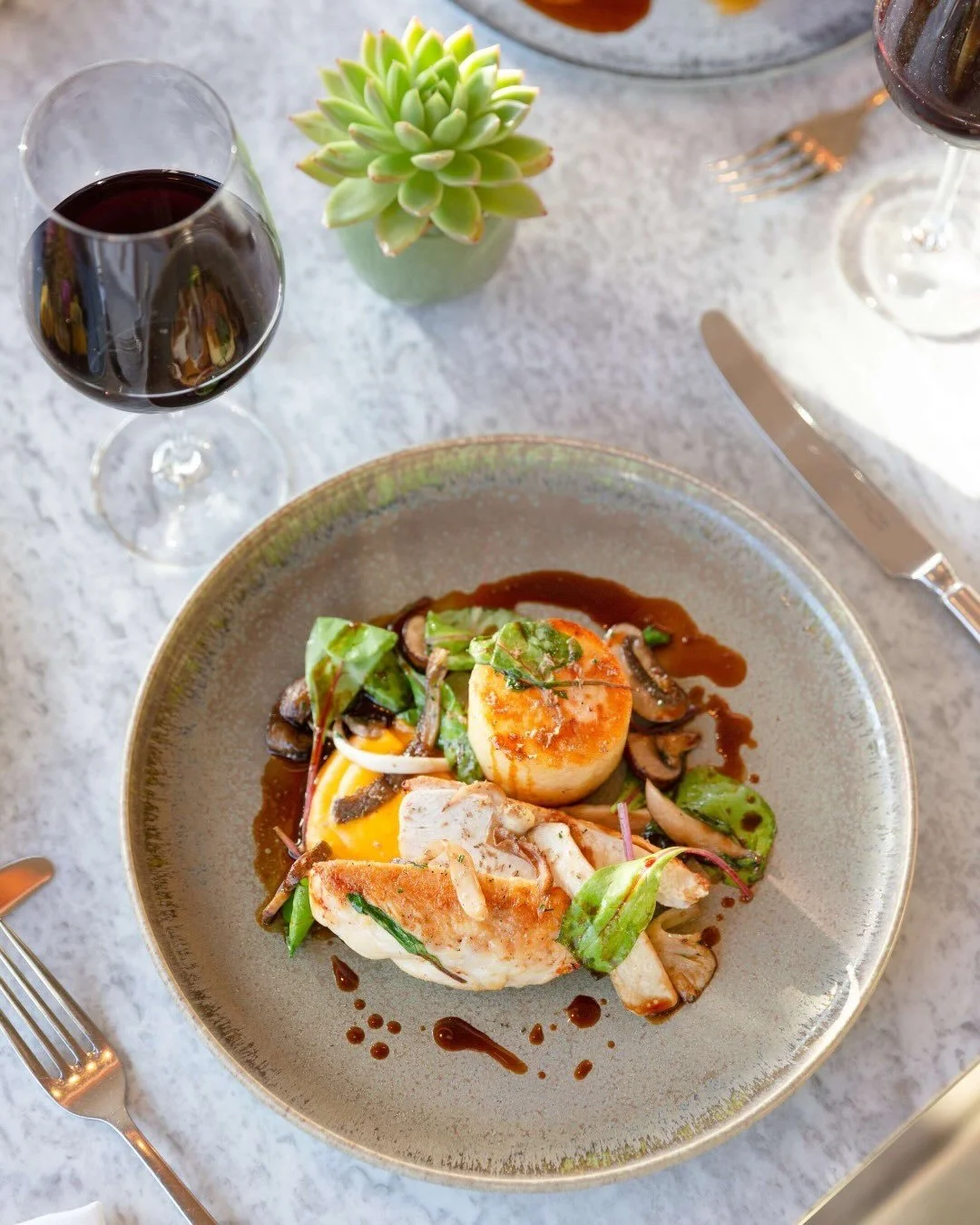 🍷 Dining at Centurion Club 🍷 

Our member @diningatcenturion is a destination for exceptional food, beautiful surroundings and relaxed, considered dining.
🍽️ 
From leisurely lunches and elegant dinners to Sunday lunch and afternoon tea, their menu