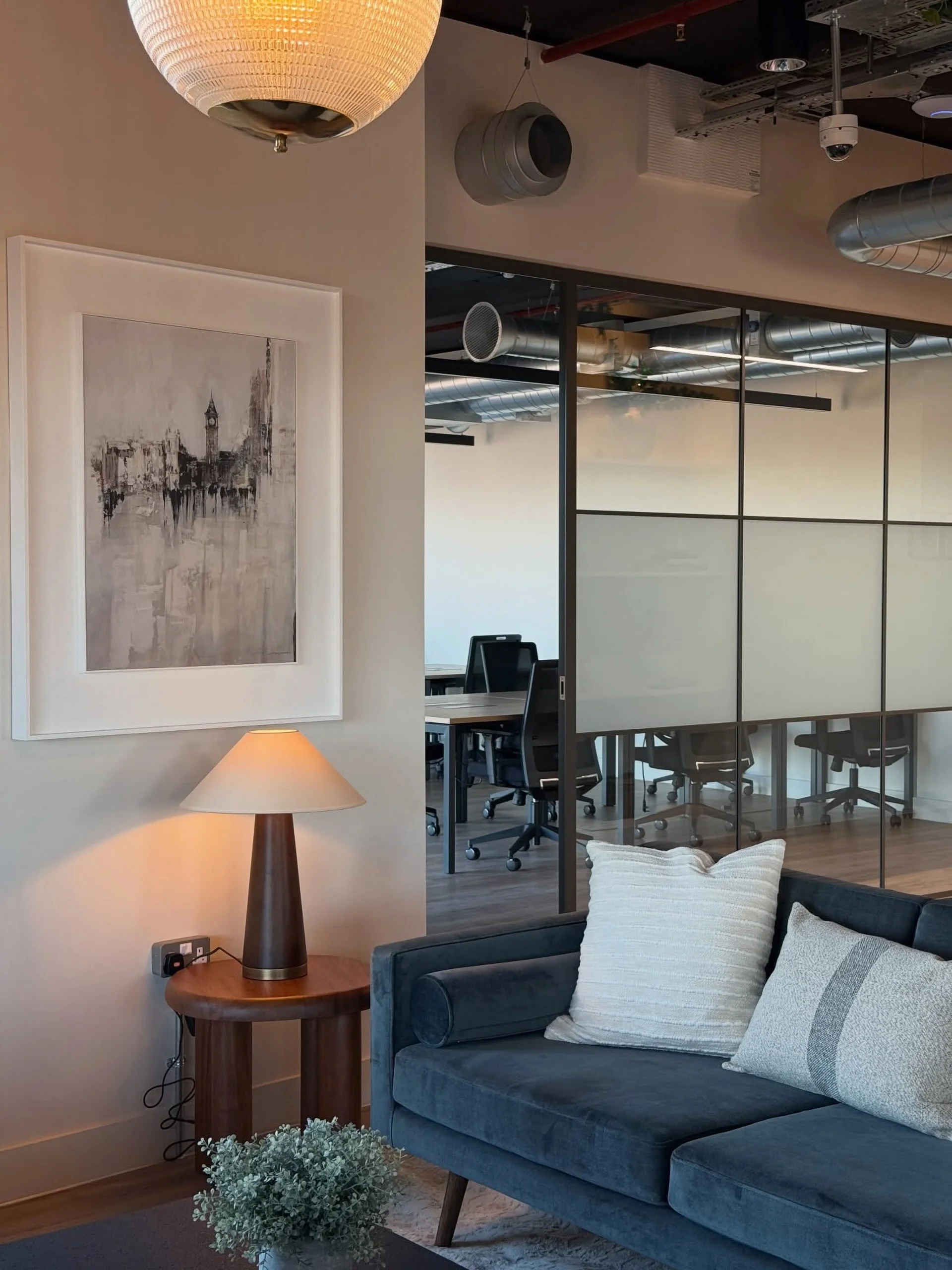 💻 Your workspace can change the way you work. 💻

Working from home has its perks, but when the kitchen table becomes your desk and the boundaries between work and home start to disappear, productivity can quickly take a hit.
📉
And a traditional of