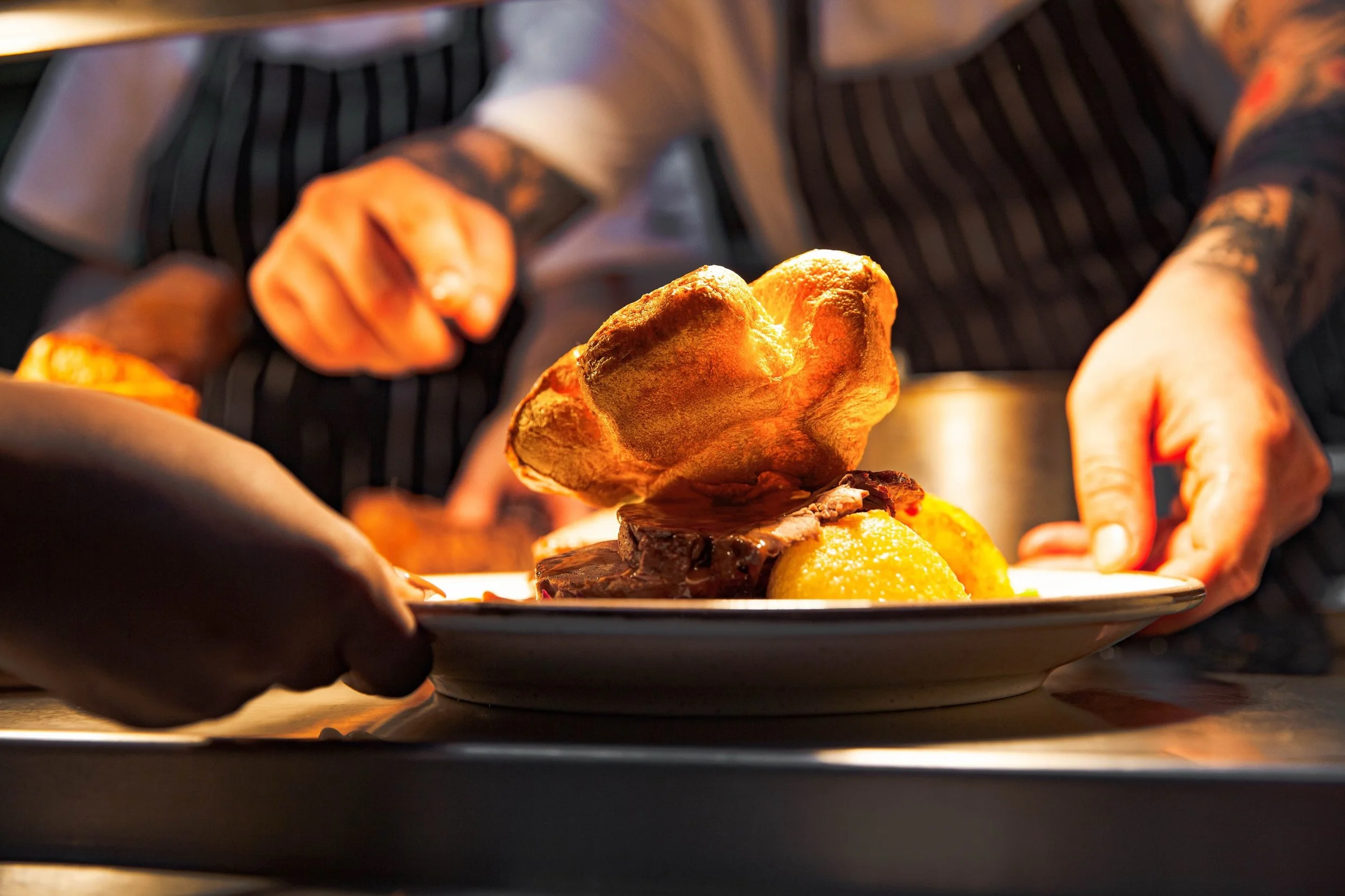 Autumn is here, which means Roast Season is officially back!
🍂 
Settle in and get cosy, with our member @thehubonverulam 
🍗
Their Sunday roasts come with all the trimmings, then take your pick from a bloody mary or a glass of wine for the perfect S