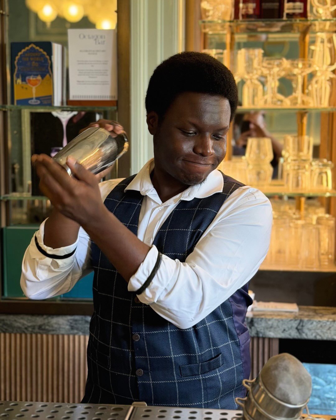 Step into the @octagonbar_ at Sopwell House, a stylish spot for expertly crafted cocktails, good conversation and evenings that are best enjoyed slowly.
🍸 
From signature serves inspired by the history of @sopwellhouse to classic cocktails and caref