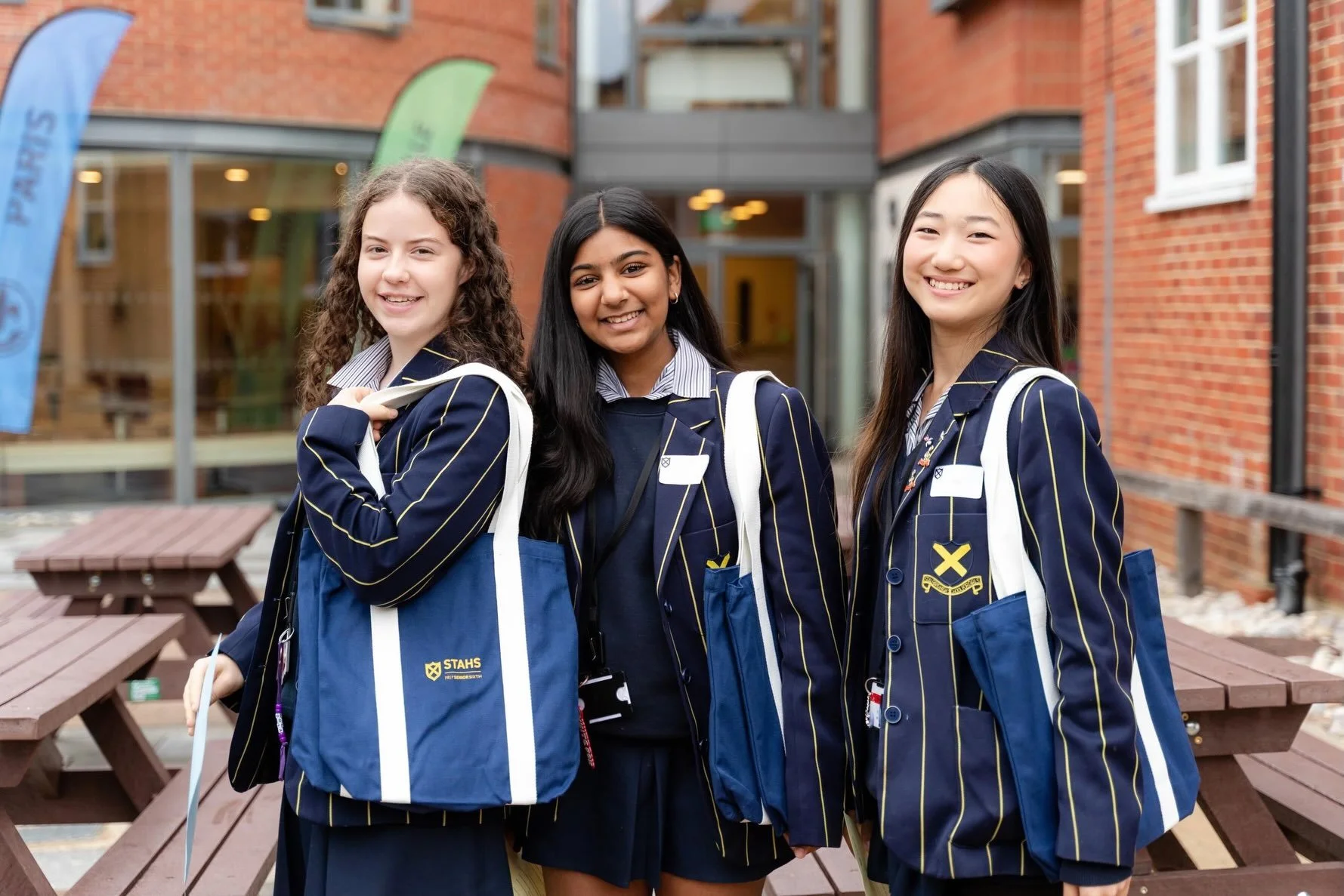 🏫 Open Morning 🏫

Swipe through photos taken by our member @stahschool from their recent open day. 
📸
They want to commend their secondary school students for their knowledge, enthusiasm, and passion for @stahschool , which was evident to the many