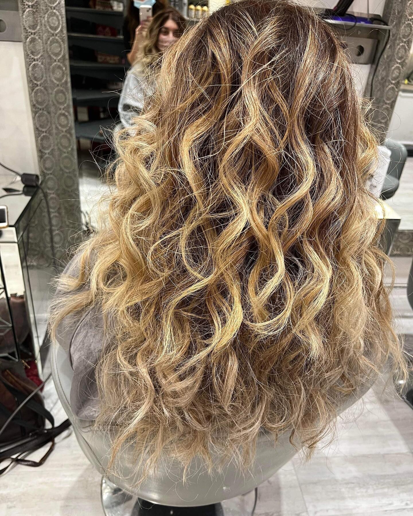 Beautiful balayage by Jules with a curly finish using Dyson Corrales #corrales #dyson #loreal