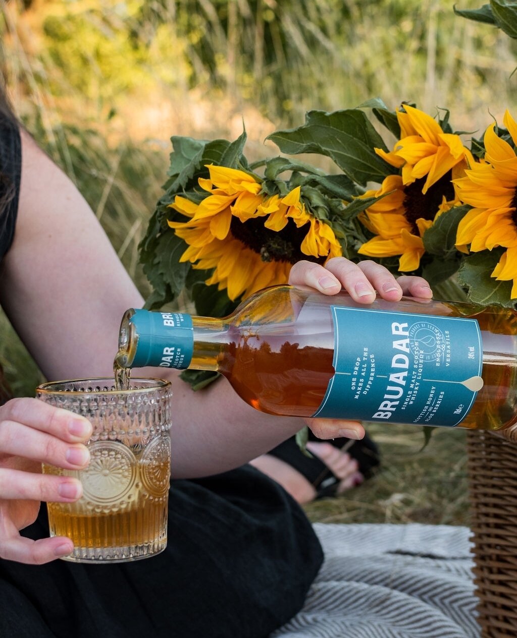 A dram of Bruadar makes the perfect accompaniment for a luxurious picnic.⁠
.⁠
.⁠
.⁠
image by @whatstacydid⁠
#bruadar #liqueur #whiskyliqueur #scotch #picnic #bruadarliqueur #dram #whisky #singlemaltliqueur