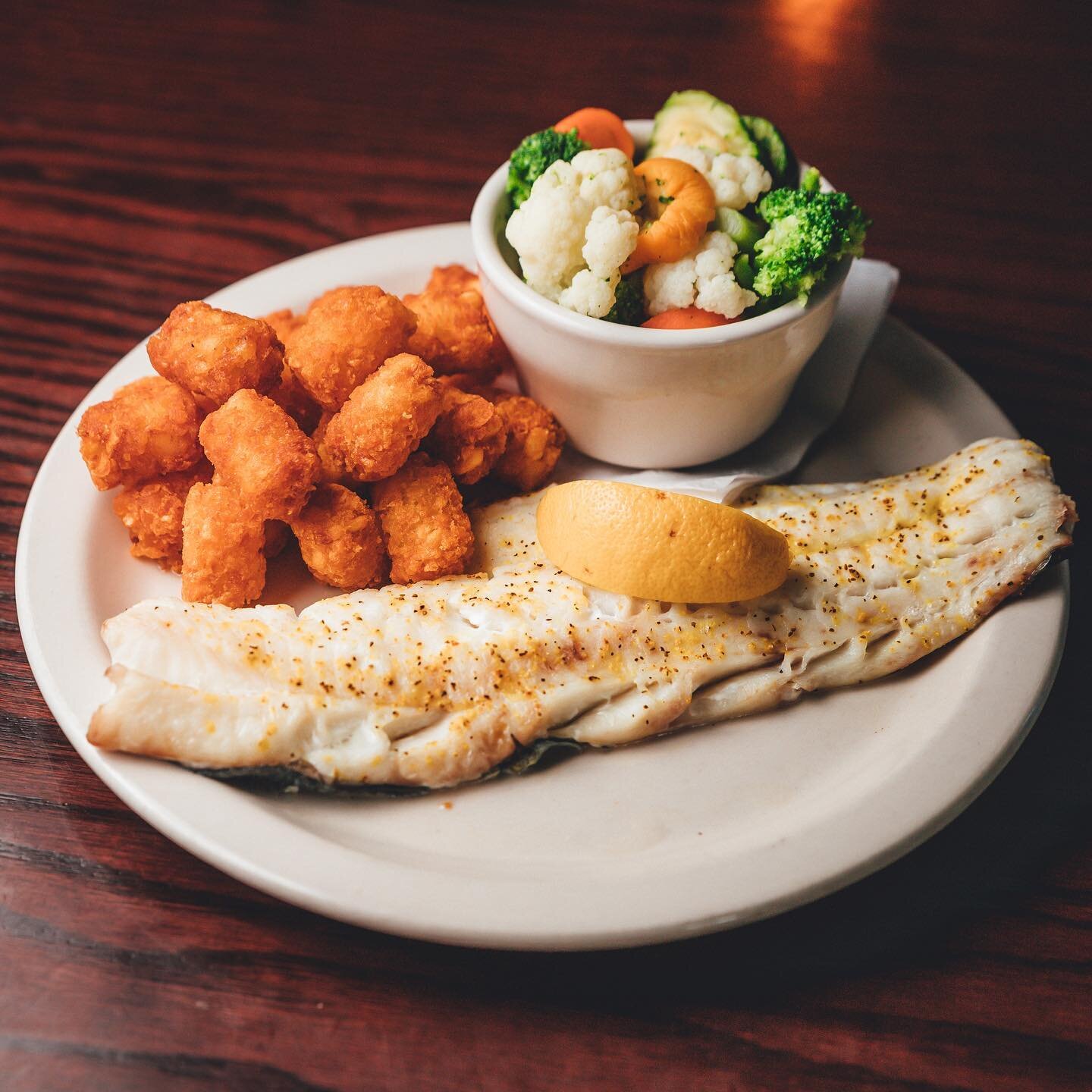 Did ya know we also offer a broiled version of our Friday Fish Dinner? We&rsquo;re stoked for Fry Day and we&rsquo;re busting out orders. Get yours at the link in our bio! 👊🏼