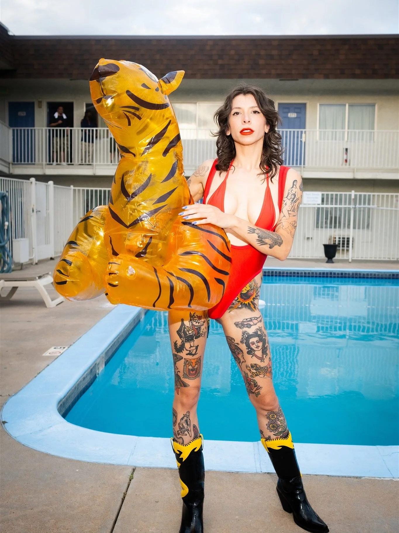 🐅 Jolene Part One 🐅 

Terry the Tiger was a paid actor but definitely not the main character 🥵 

Featuring the gorgeous @jolene.forqueen 

#motel6 #photoshoot #motelphotoshoot #flashphoto #ministrobe #creativephotoshoot #denverphotographer #coloea
