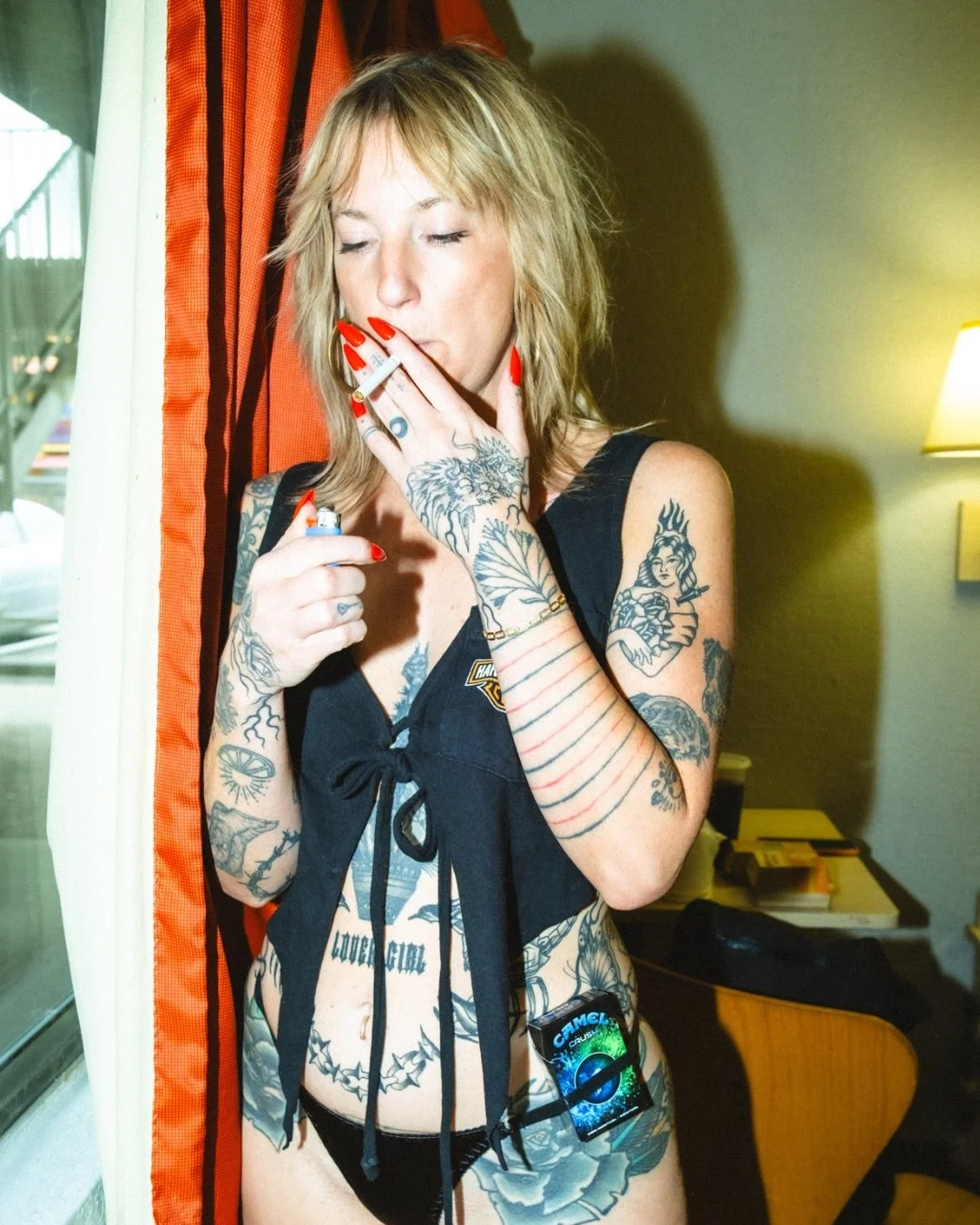 My lil stone cold fox 🚬 

Lover girl @bri.darlin - an angel in cowboy boots with an appetite for trouble 💫

#motel #styledshoot #coloradophotographer #floridaphotographer #tattooedgirls