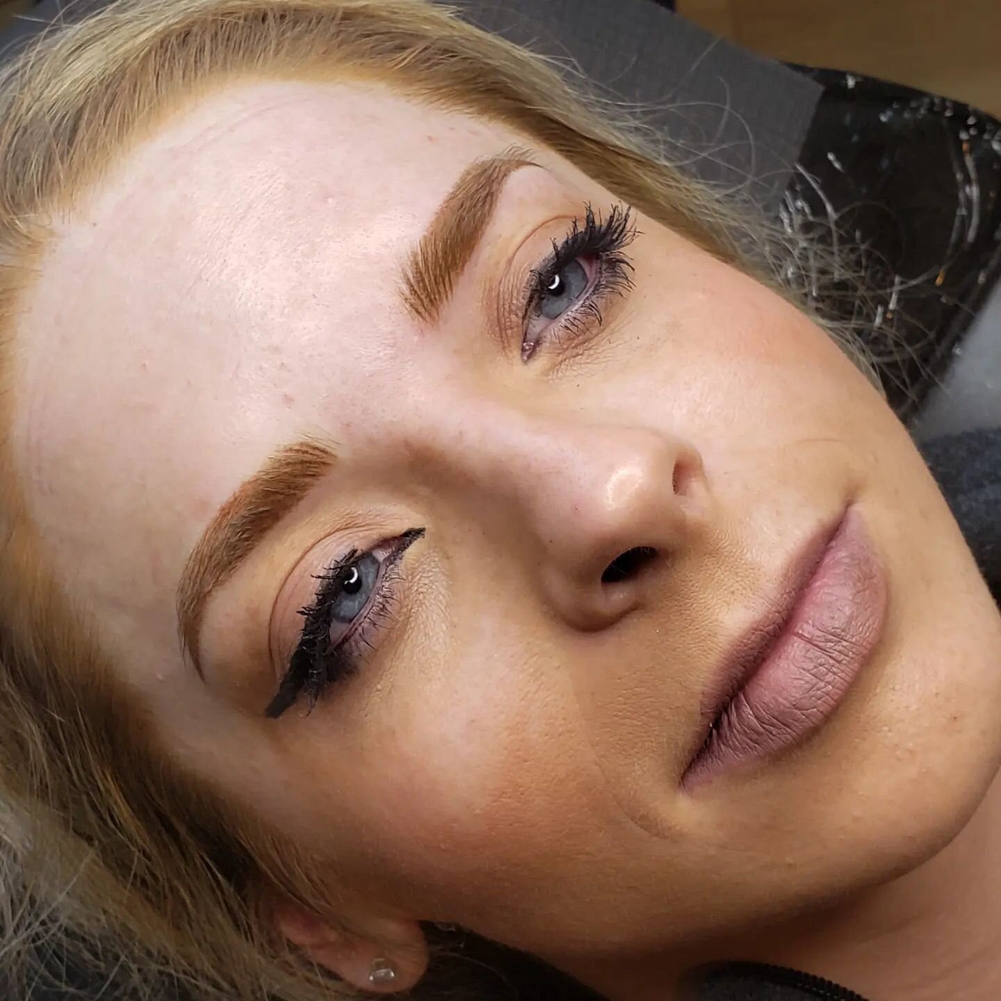 Blonde brows! This beauty already had lovely brows to start but was wearing make up on them daily. She wanted to ditch that extra time spent in the mornings! 🕤 Shes a busy mom and having her brows tattooed is going to make her life so much easier! ☺