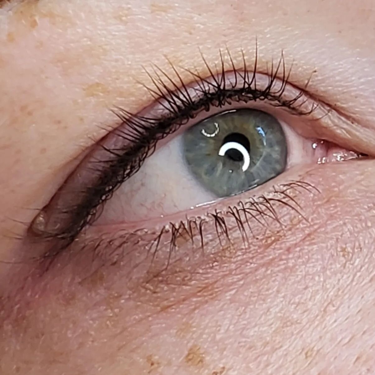 Lash enhancement is such a great service because it's subtle but instantly makes eyes of all shapes look prettier!
This is a baby liner applied between the lashes on the top lid only. No winds or wedges for a no make up make up look. 

Interested? Bo